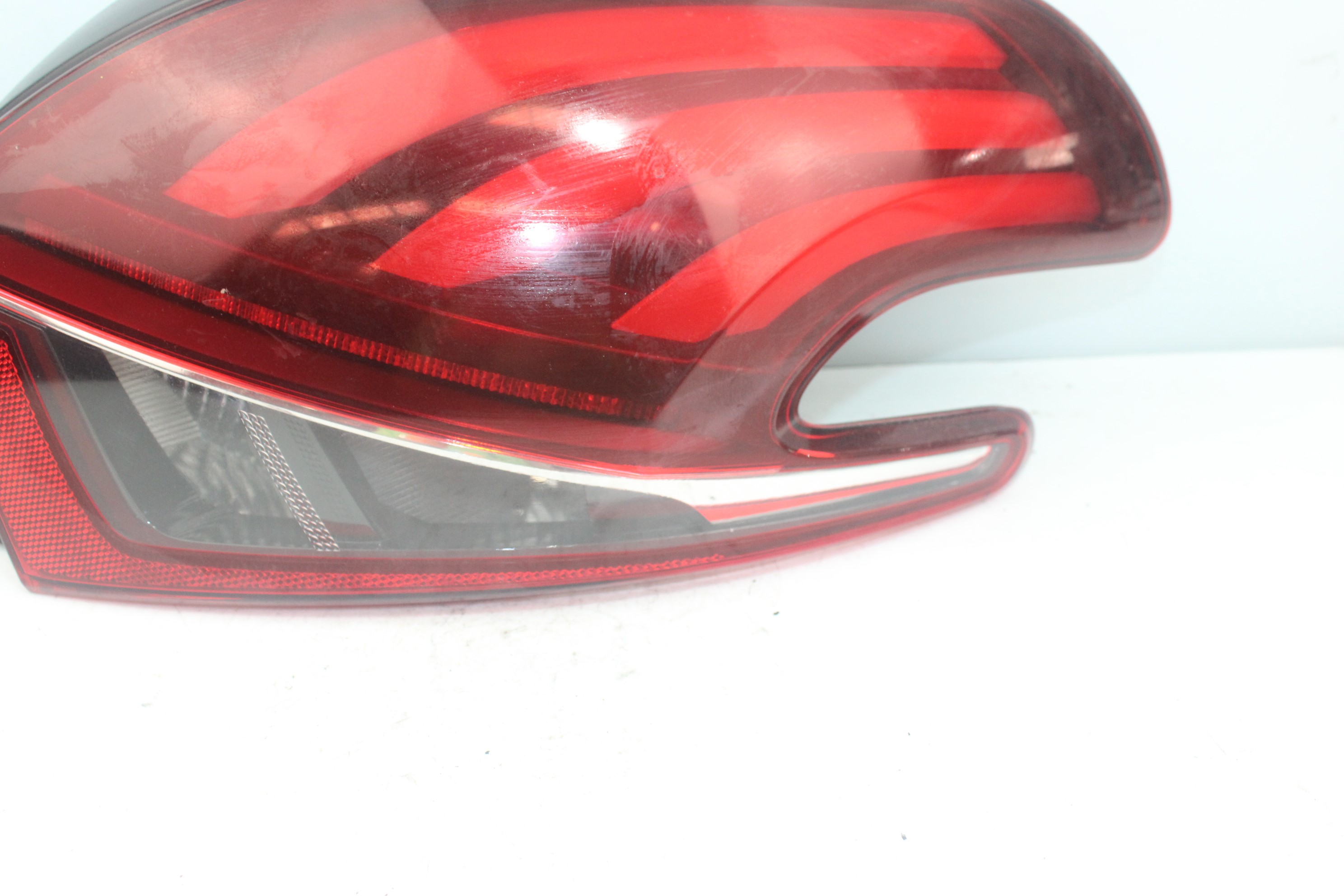 PEUGEOT 208 Peugeot 208 (2012-2015) Rear Right Taillight Lamp 98104305800 24064583