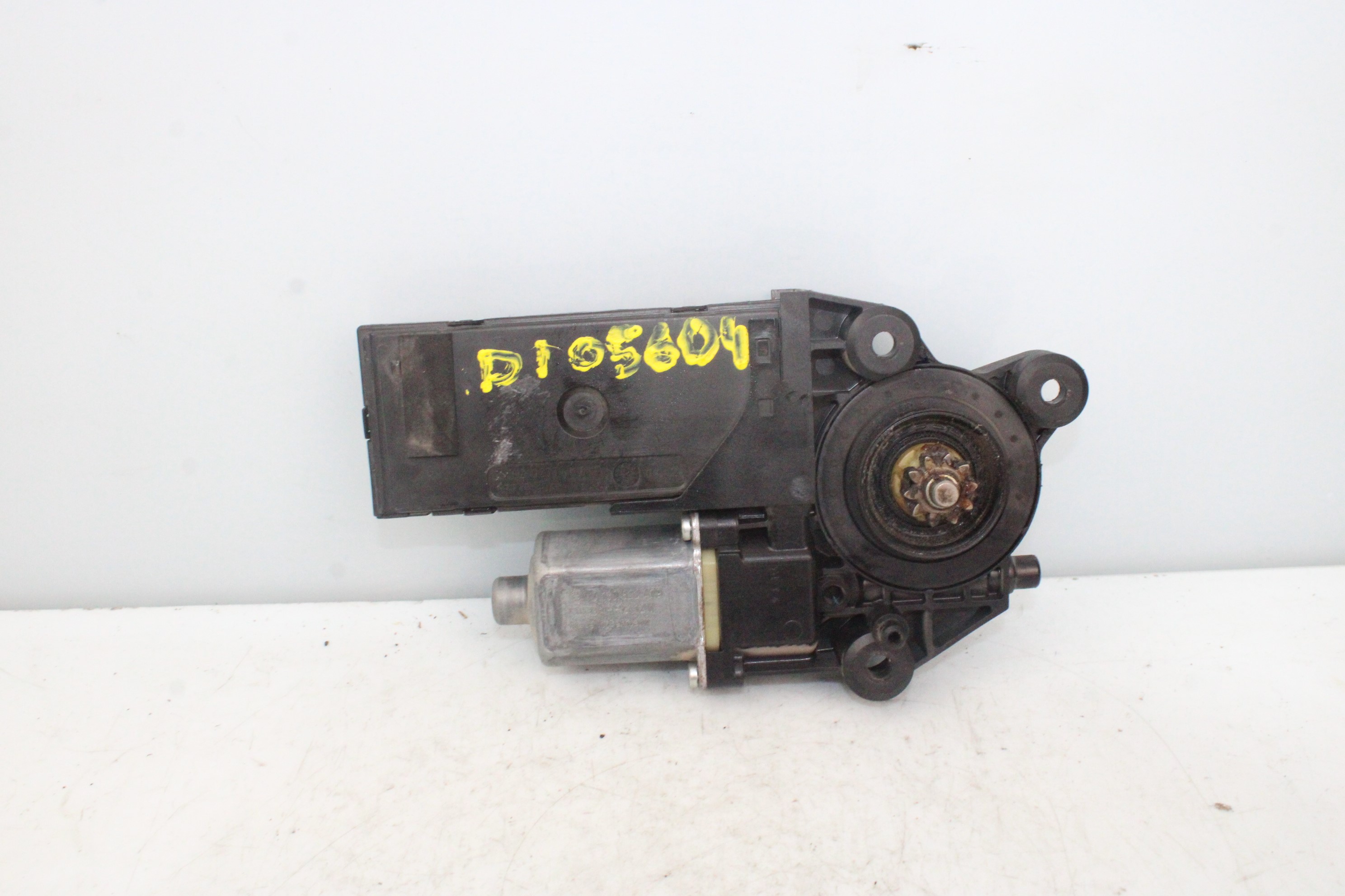 RENAULT Megane 3 generation (2008-2020) Front Left Door Window Regulator Motor 968431100 25177884