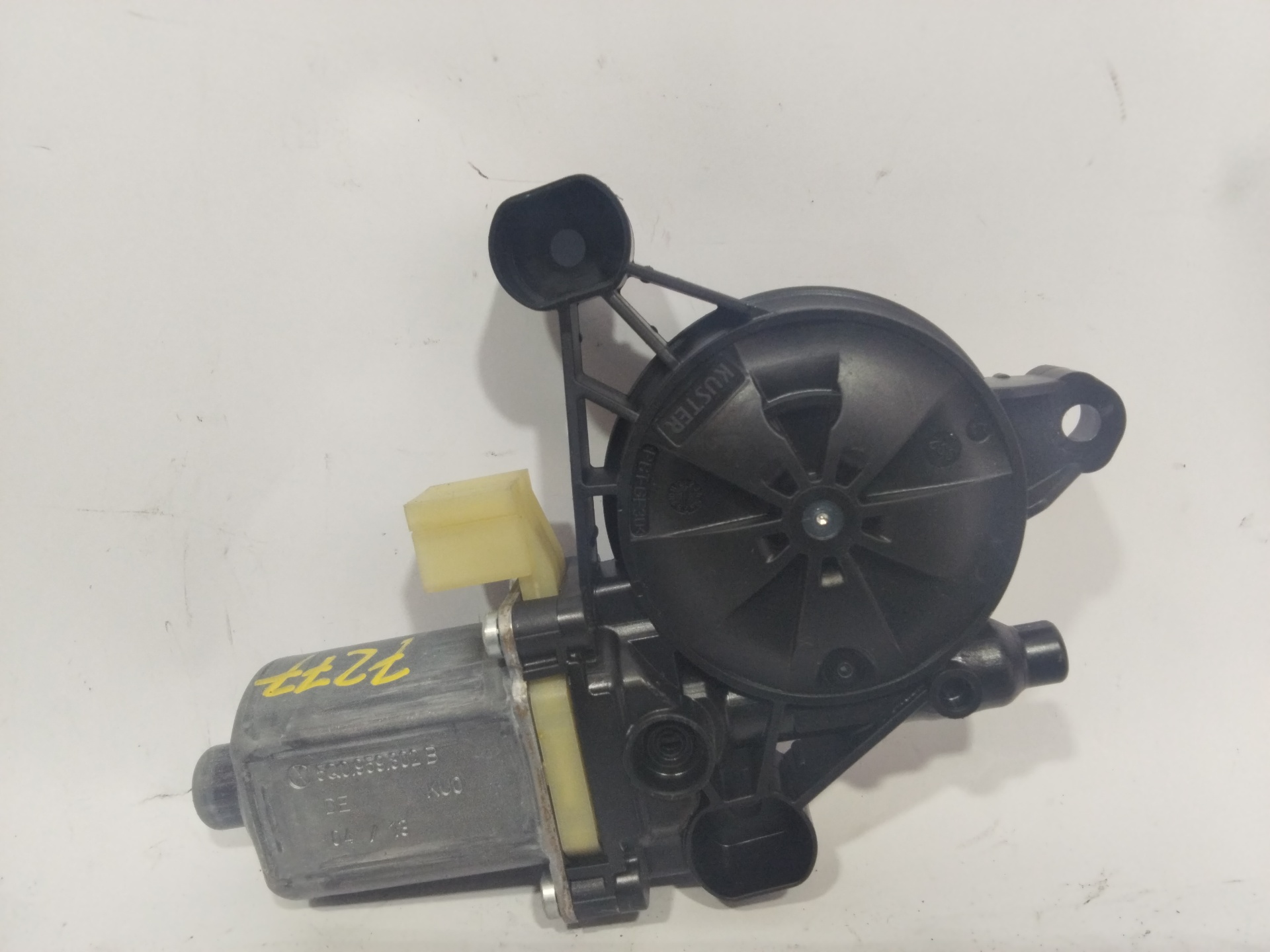 Motor elevalunas delantero derecho CRM,CLH,CKF 0130822716 de Seat Leon (5f1) 2012-2018 - pieza usada