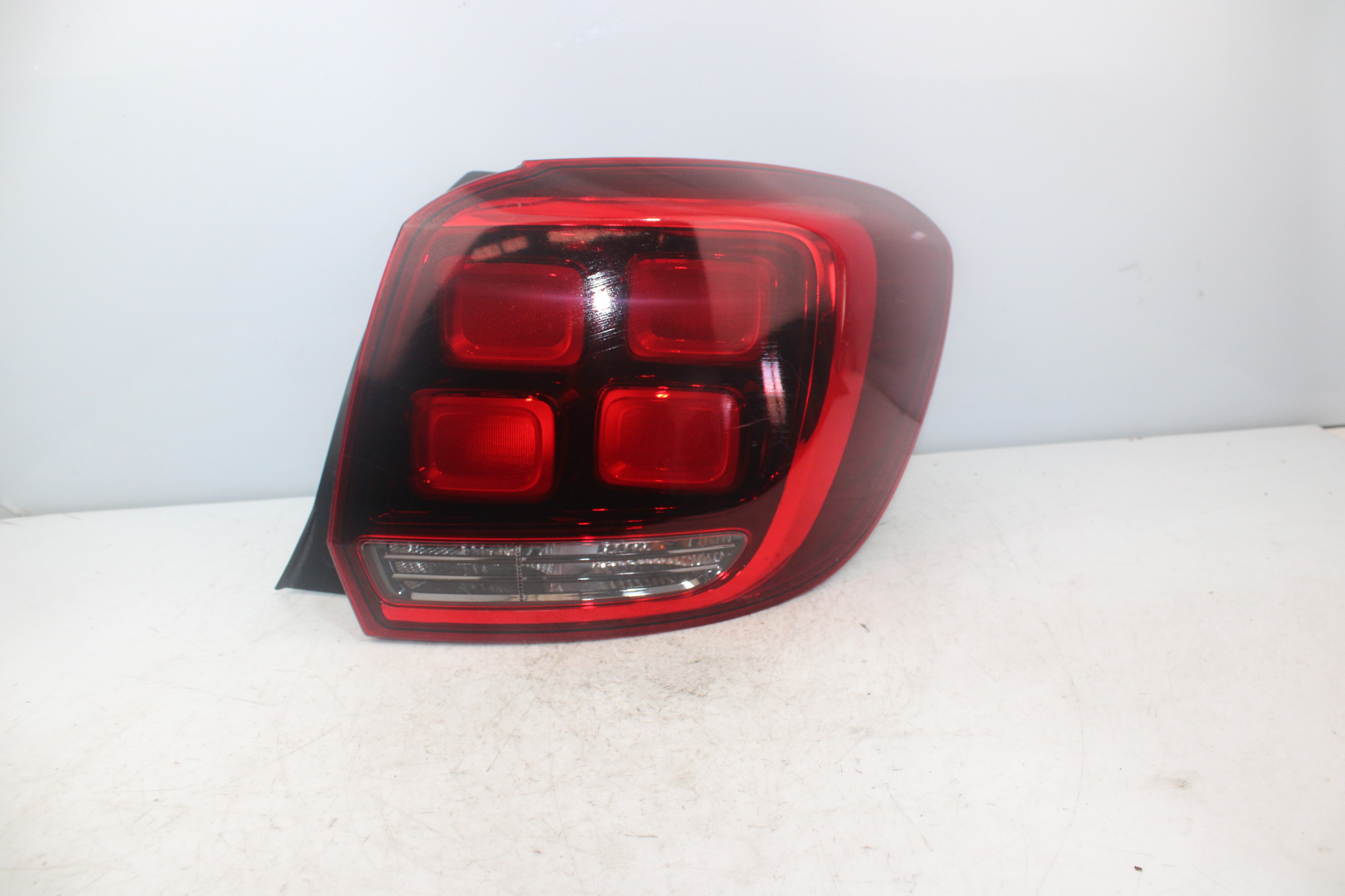 DACIA Sandero 2 generation (2013-2020) Rear Right Taillight Lamp 265506147R 25190588