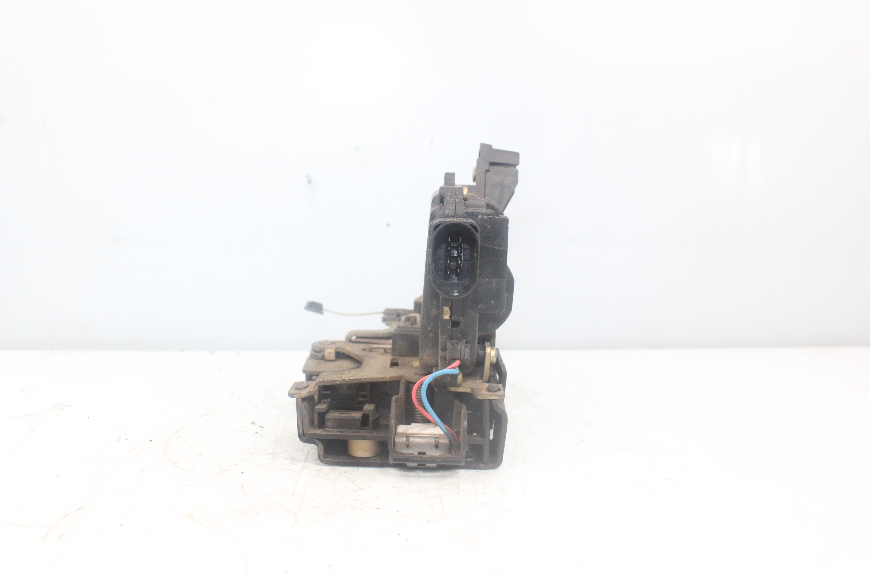 VOLKSWAGEN Golf 4 generation (1997-2006) Front Right Door Lock 3B1837016A 24060116