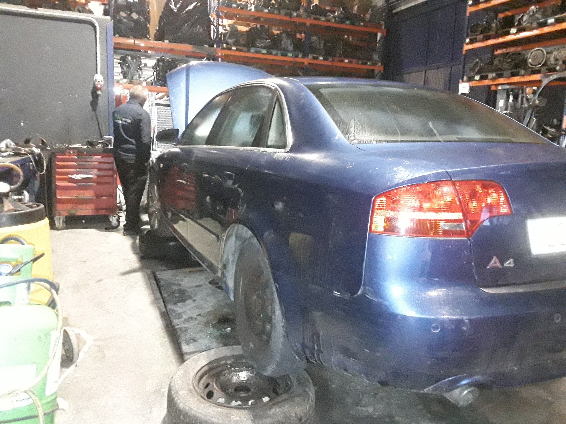 AUDI A4 B7/8E (2004-2008) Välijäähdyttimen jäähdytin 8E0145805AA 24058602