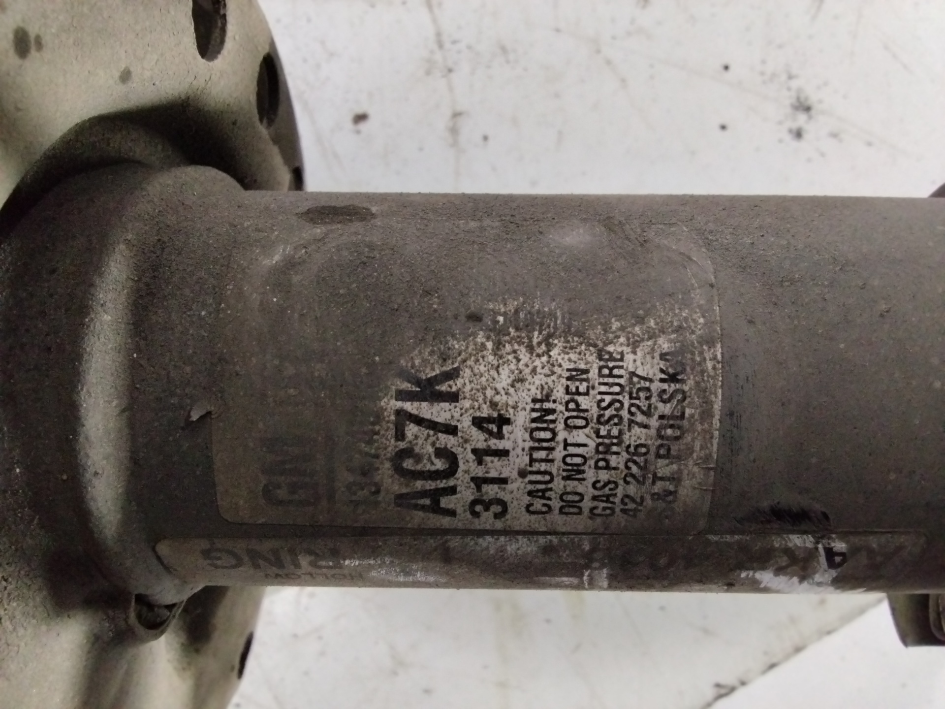Amortiguador delantero derecho 13474018 de Opel Astra j sedán 2012-2015 - pieza usada