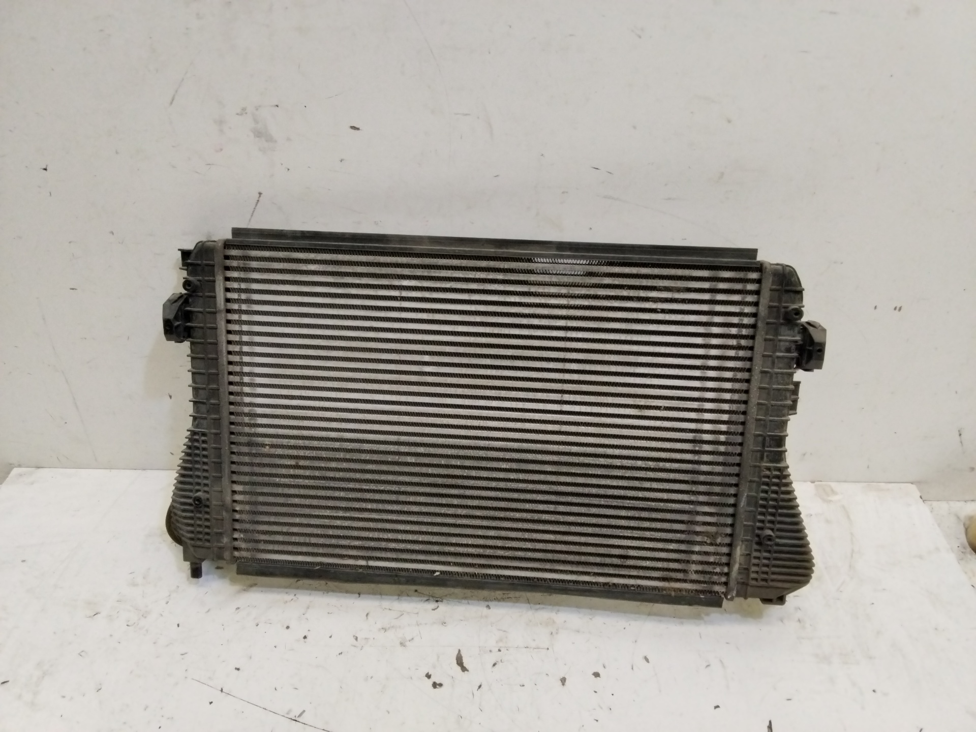 VOLKSWAGEN Touran 1 generation (2003-2015) Radiateur de refroidisseur intermédiaire NOREF 25191460