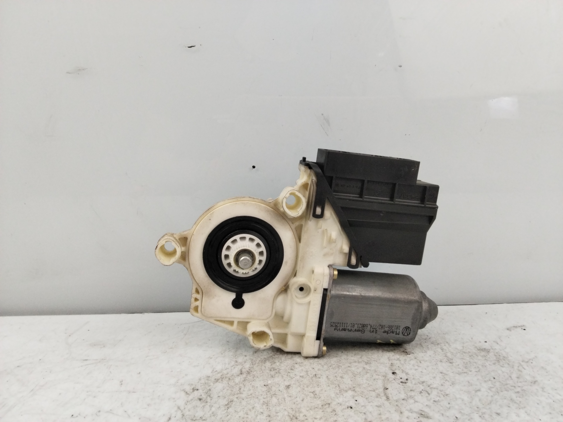 SEAT Ibiza 3 generation (2002-2008) Front Right Door Window Control Motor 6Q2959801A 25358288