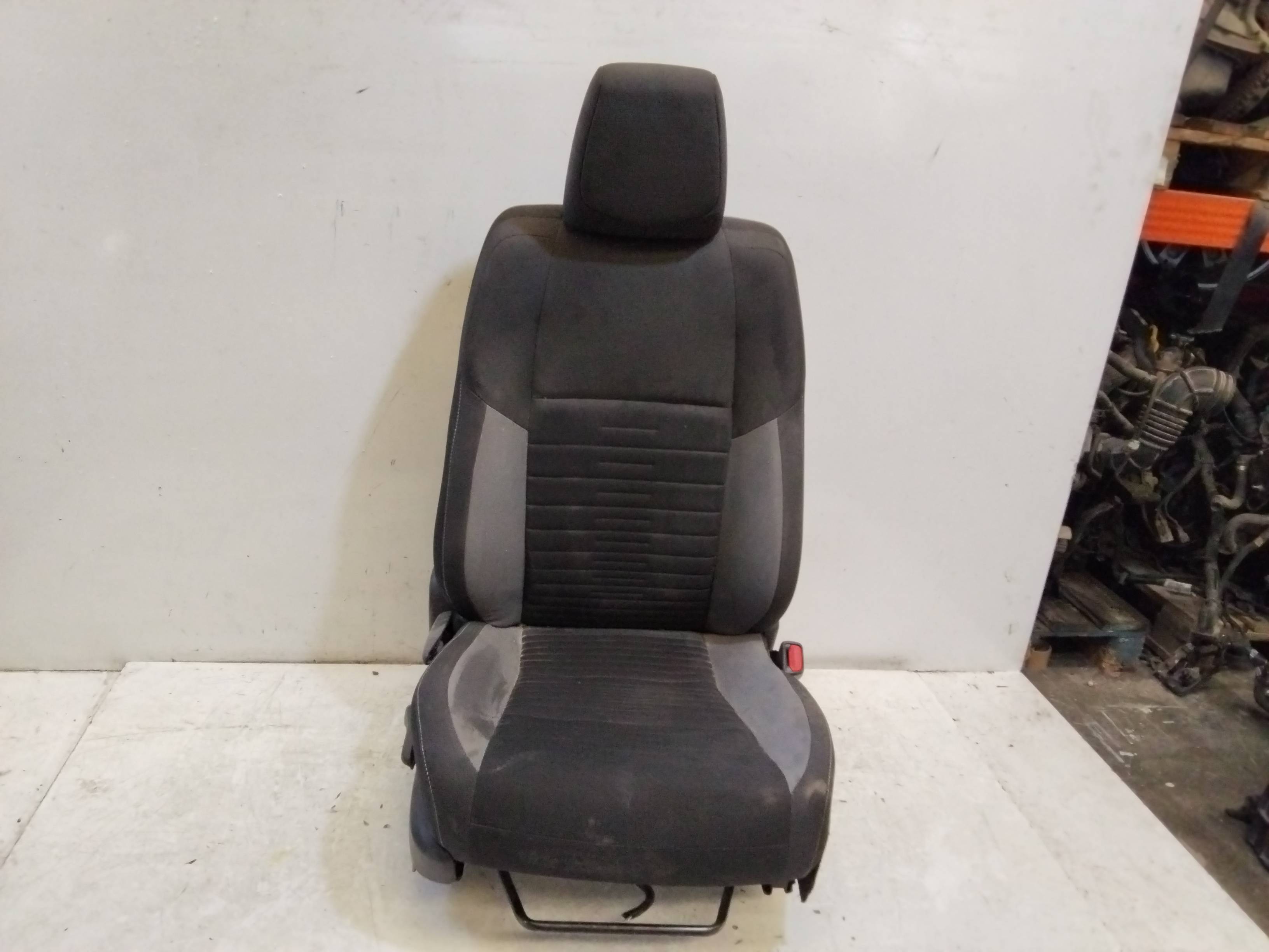 TOYOTA Auris 1 generation (2006-2012) Front Right Seat NOREF 25784922