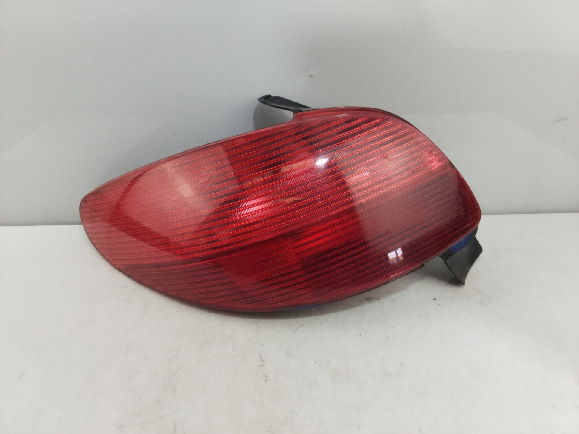 PEUGEOT 206 1 generation (1998-2009) Rear Left Taillight 2531G 26832485