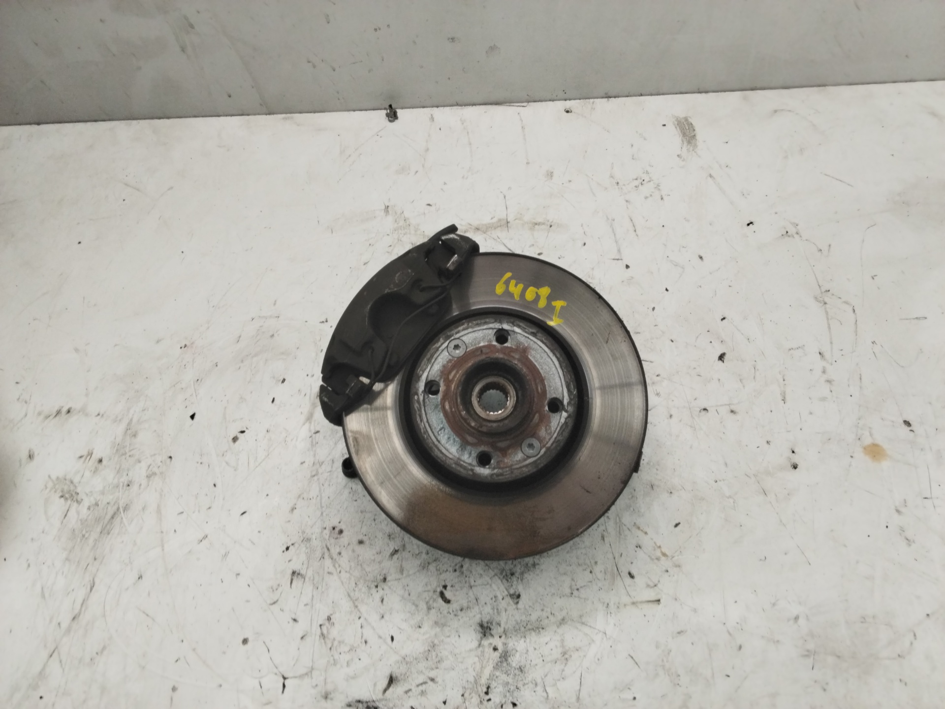 VOLKSWAGEN Golf R 7 generation (2013-2019) Front Left Wheel Hub NOTIENEREFEENCIA 25401010