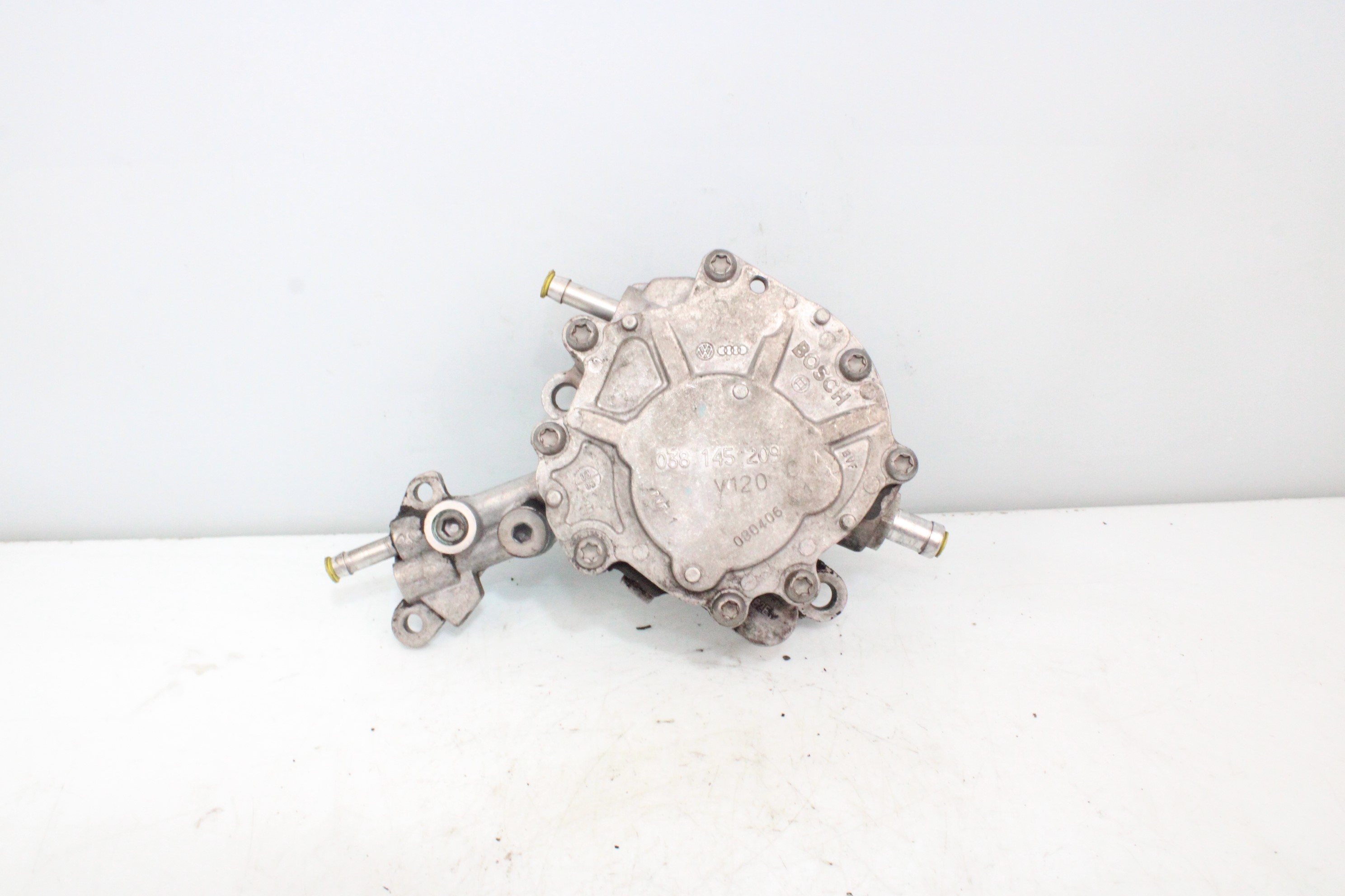 SEAT Leon 2 generation (2005-2012) Vacuum Pump 038145209 26030848