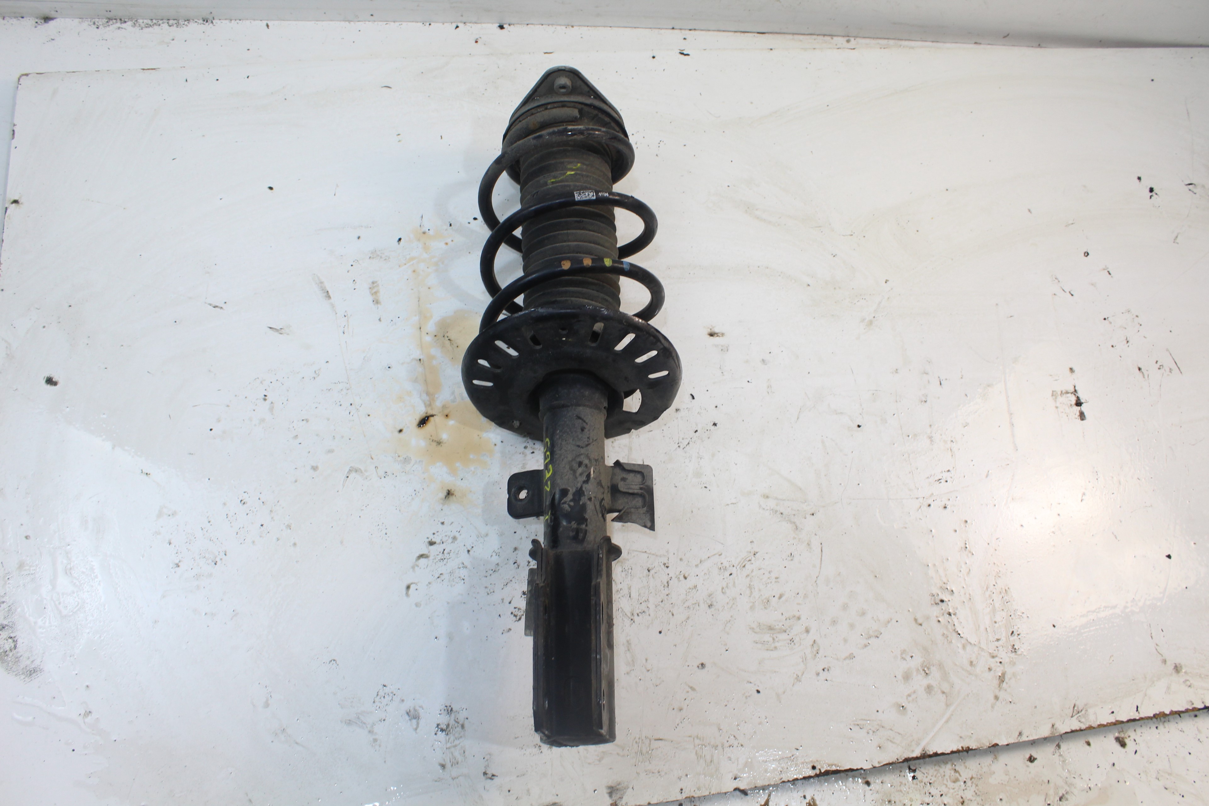 PEUGEOT 3008 2 generation (2017-2023) Front Left Shock Absorber 9819718680 25180977