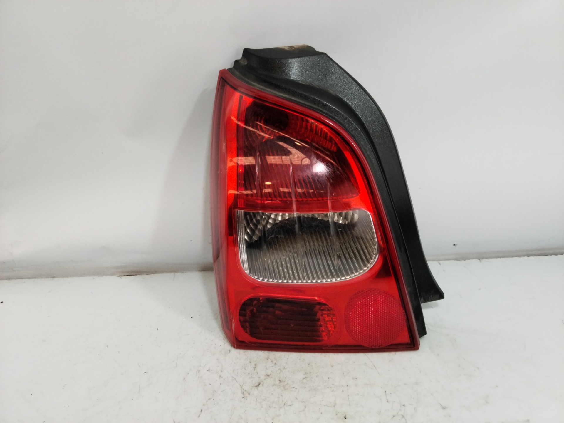 Pisca tras esquerdo 8200387888 de Renault Twingo 2007-2008 - pieza usada