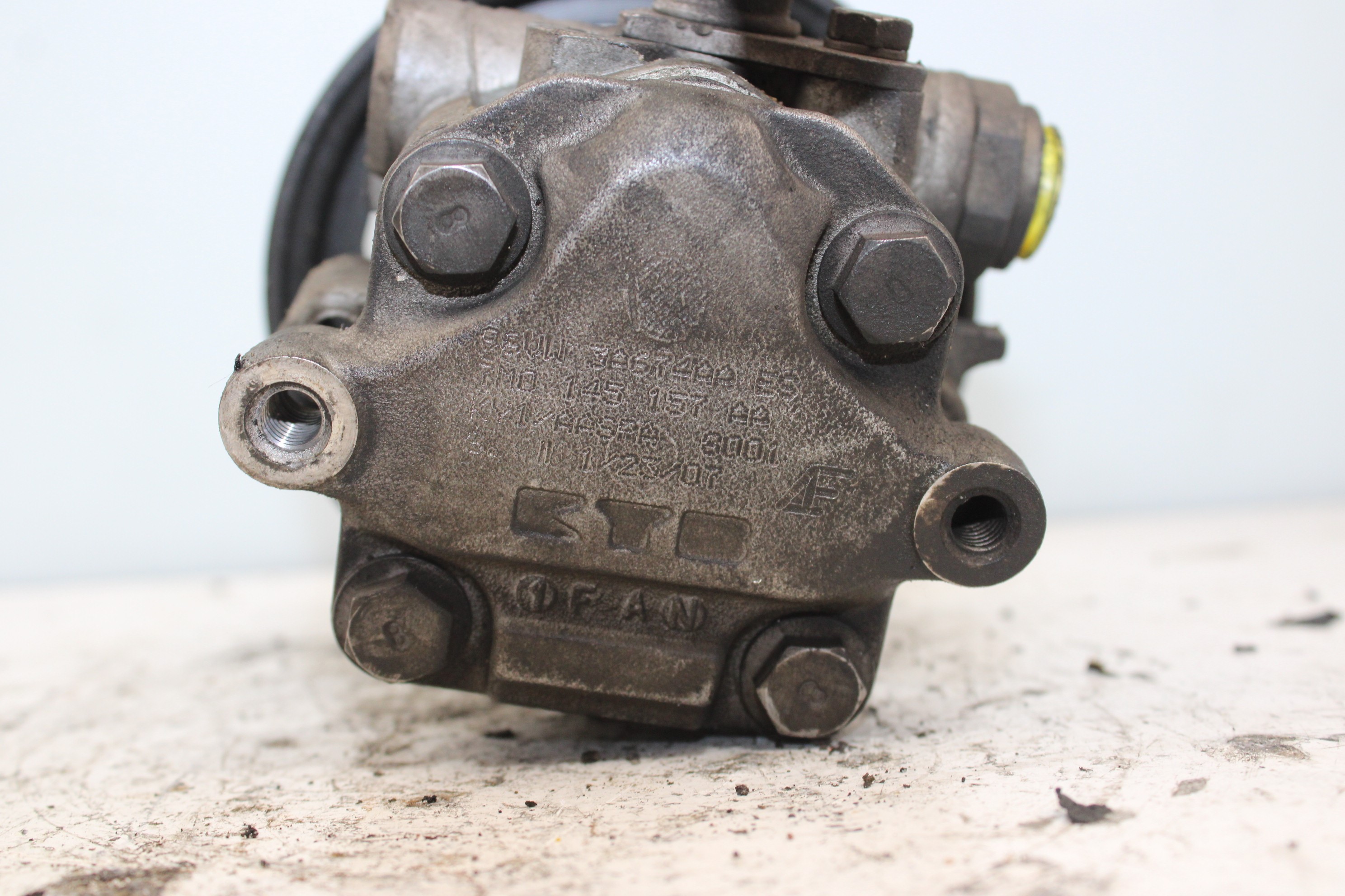 SEAT Alhambra 1 generation (1996-2010) Power Steering Pump 7M0145157AA 25307852