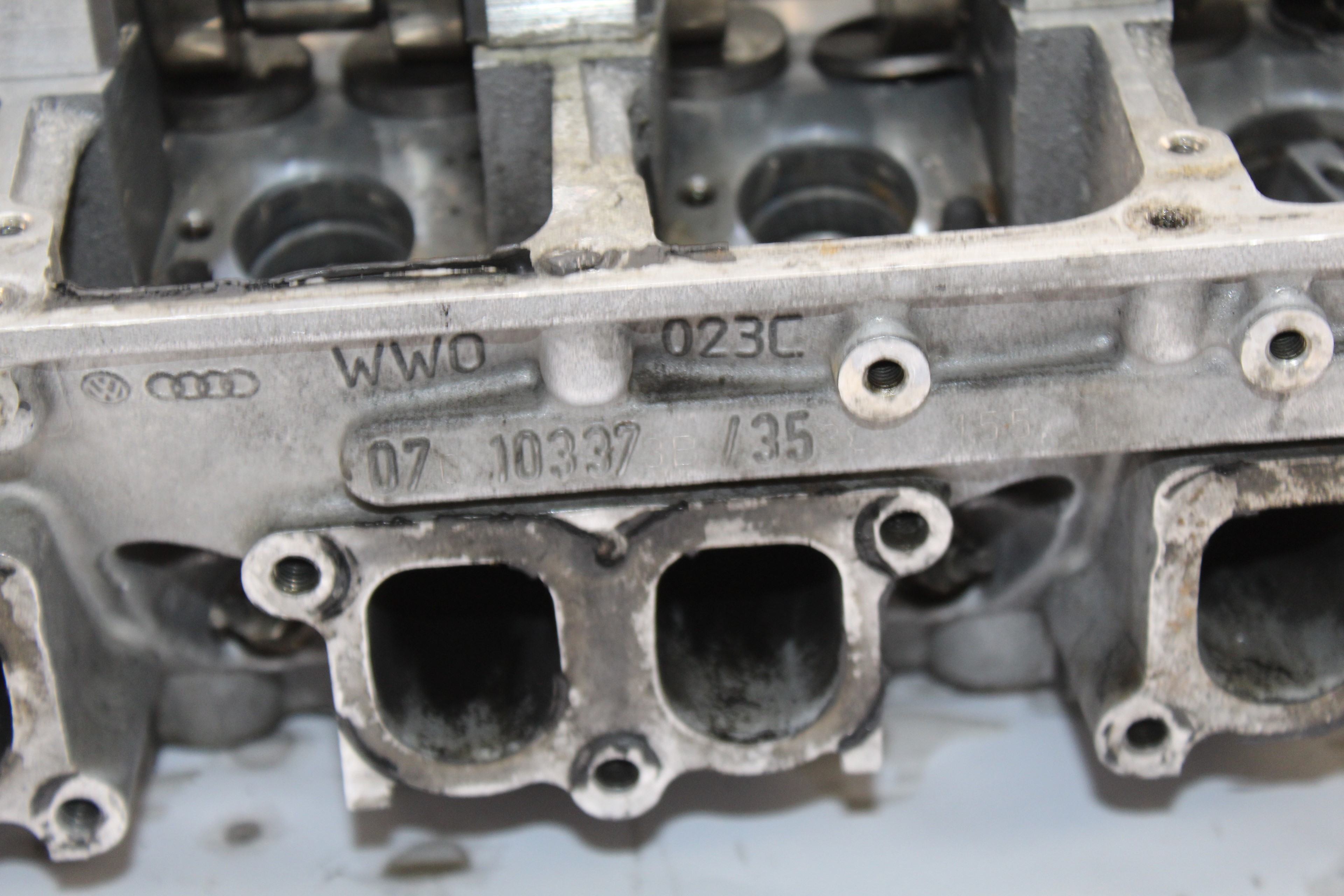 VOLKSWAGEN Touareg 1 generation (2002-2010) Engine Cylinder Head 070103373A 26030720