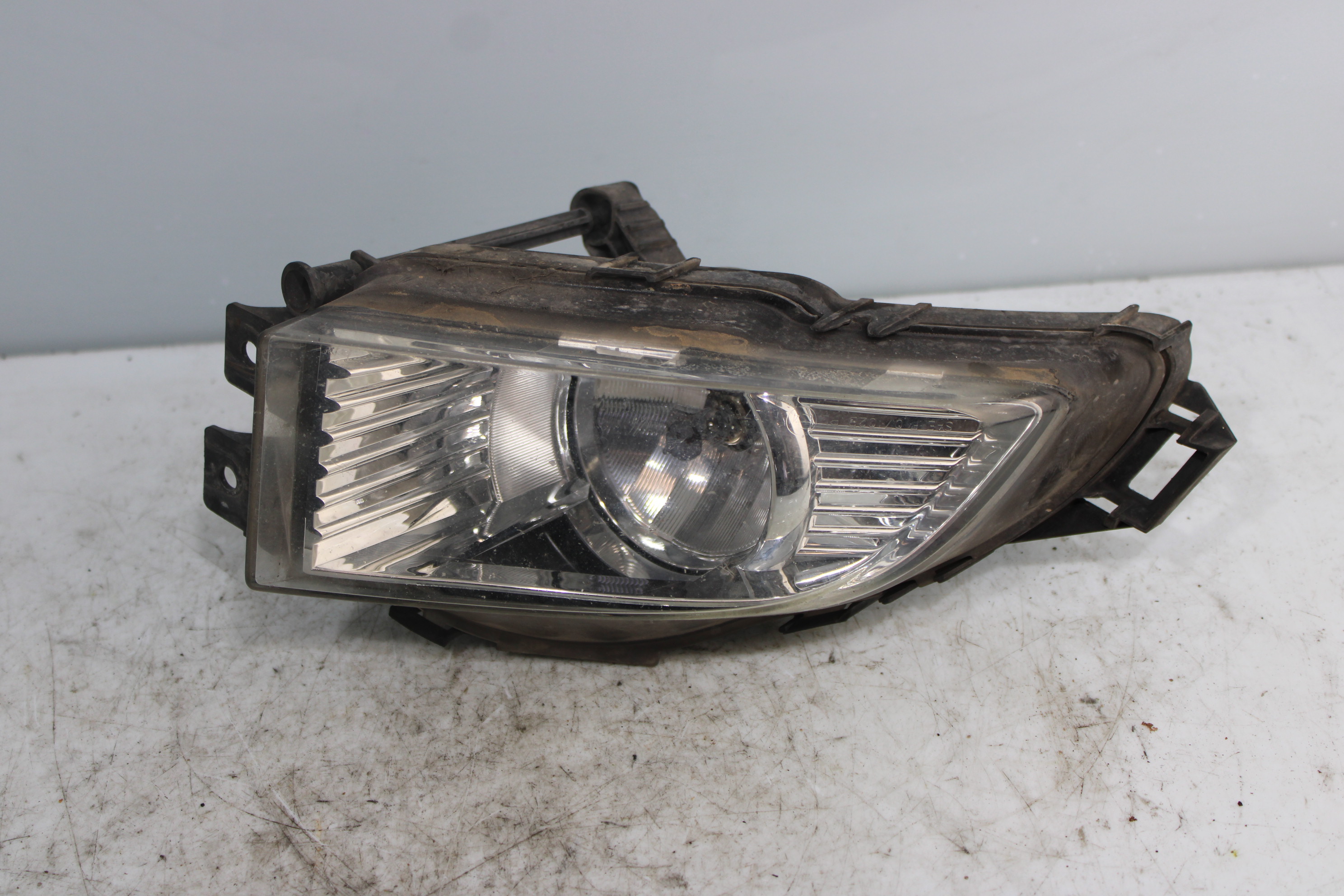 OPEL Insignia A (2008-2016) Front Left Fog Light 662588537R 25188837