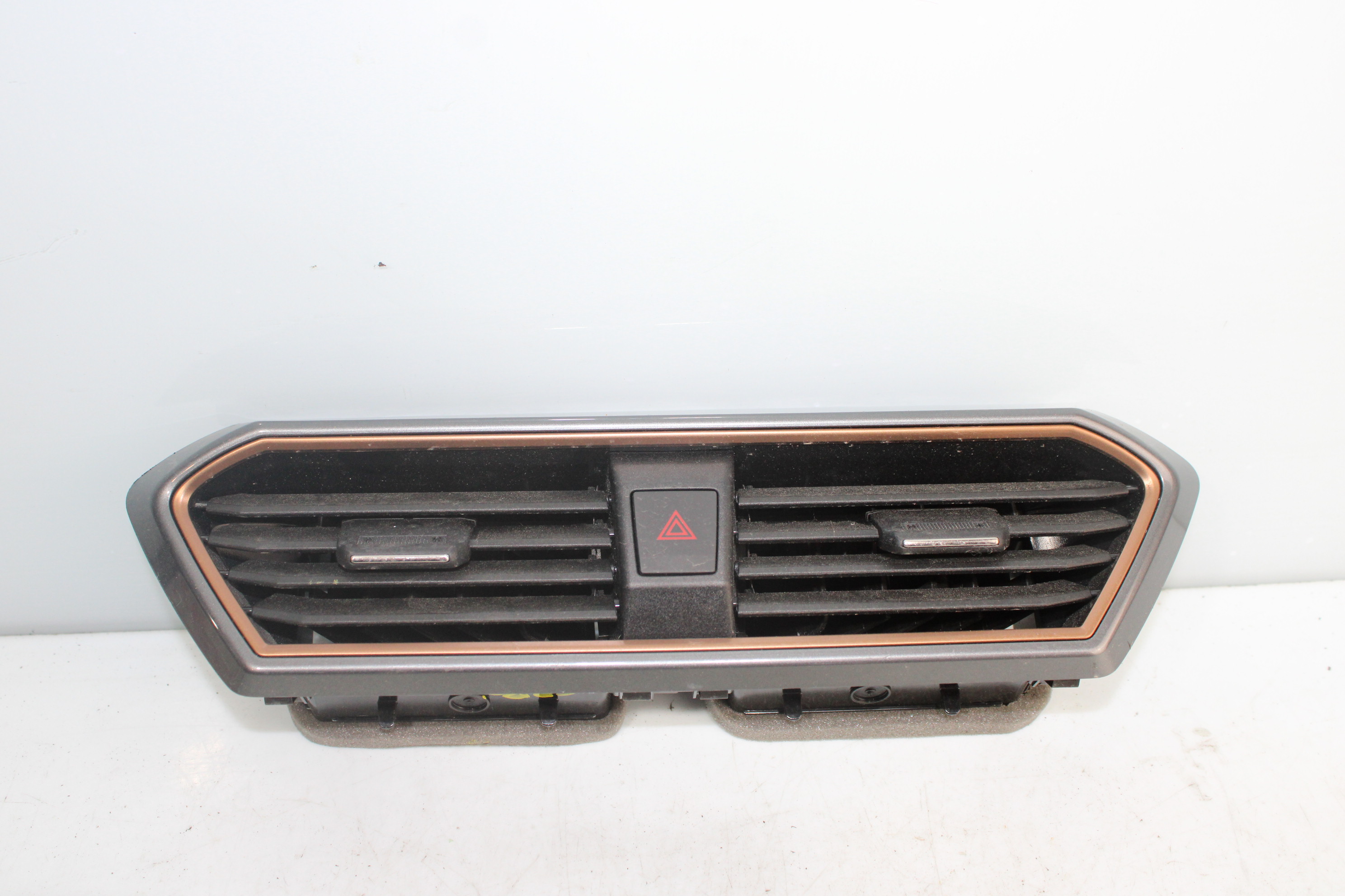SEAT Alhambra 2 generation (2010-2021) Cabin Air Intake Grille 5FA819110 25190567