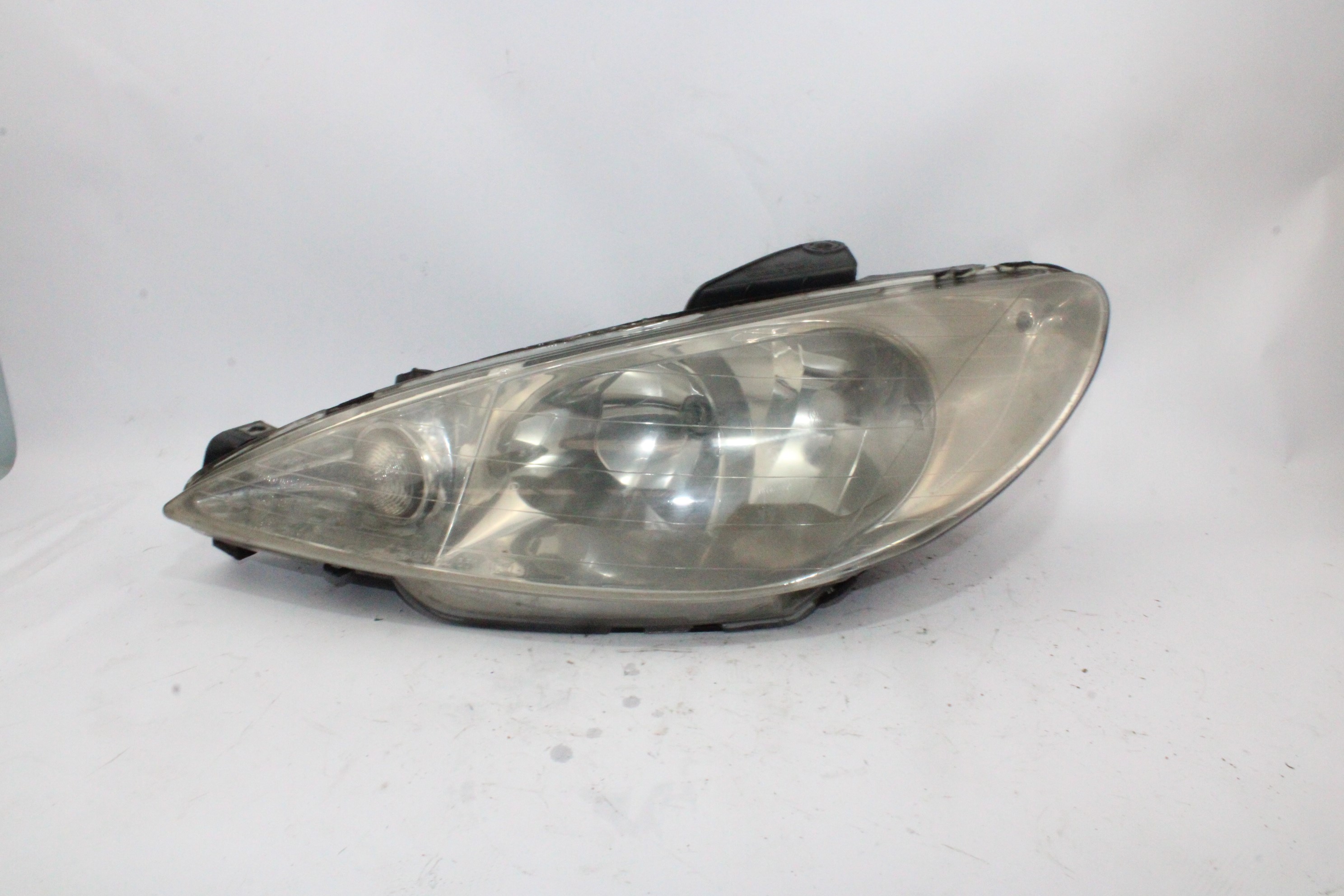 PEUGEOT 206 1 generation (1998-2009) Front Left Headlight 085501120L 23767619