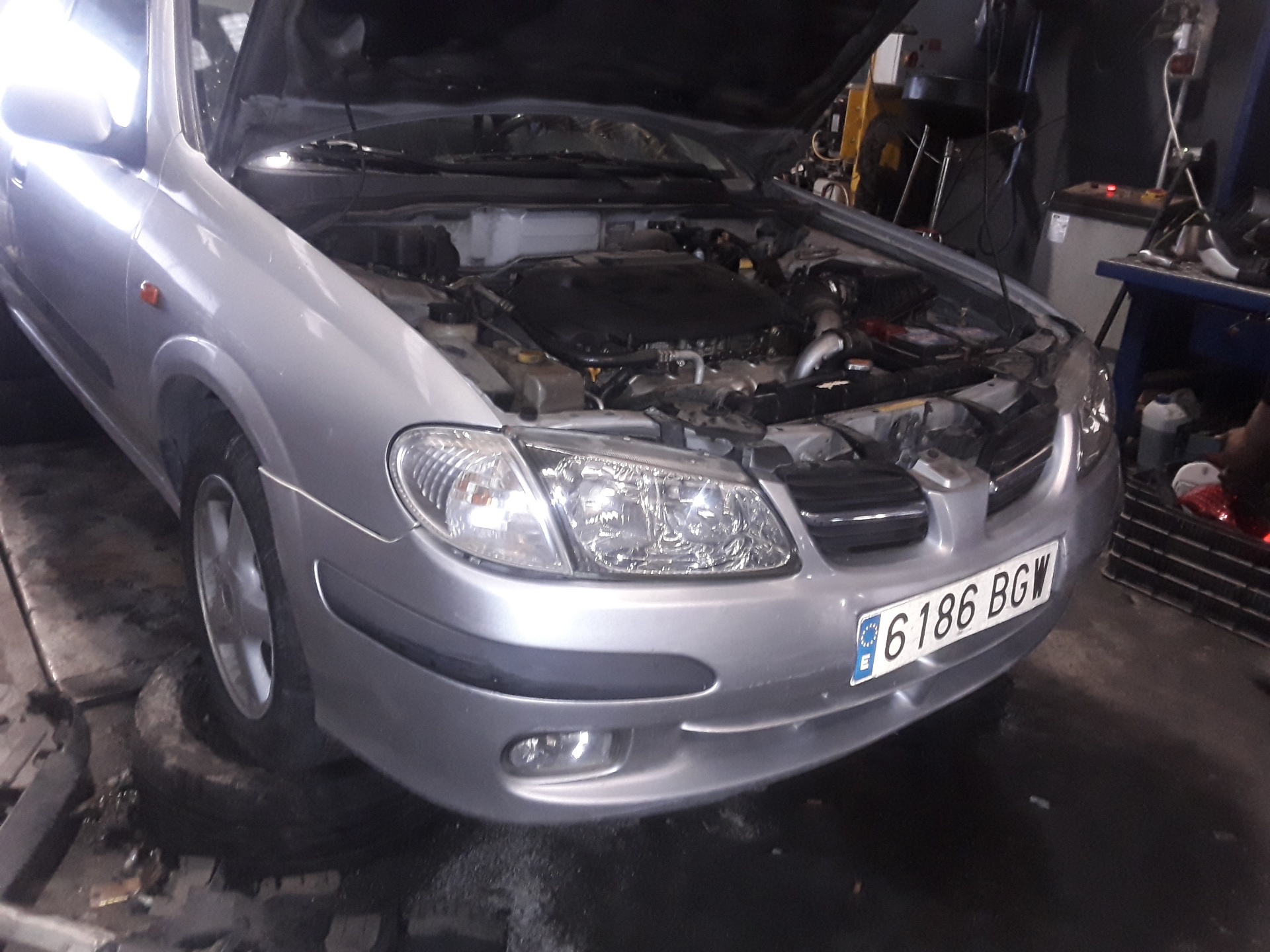 NISSAN Almera N16 (2000-2006) Bakre höger bakljuslampa 4880A 25178792