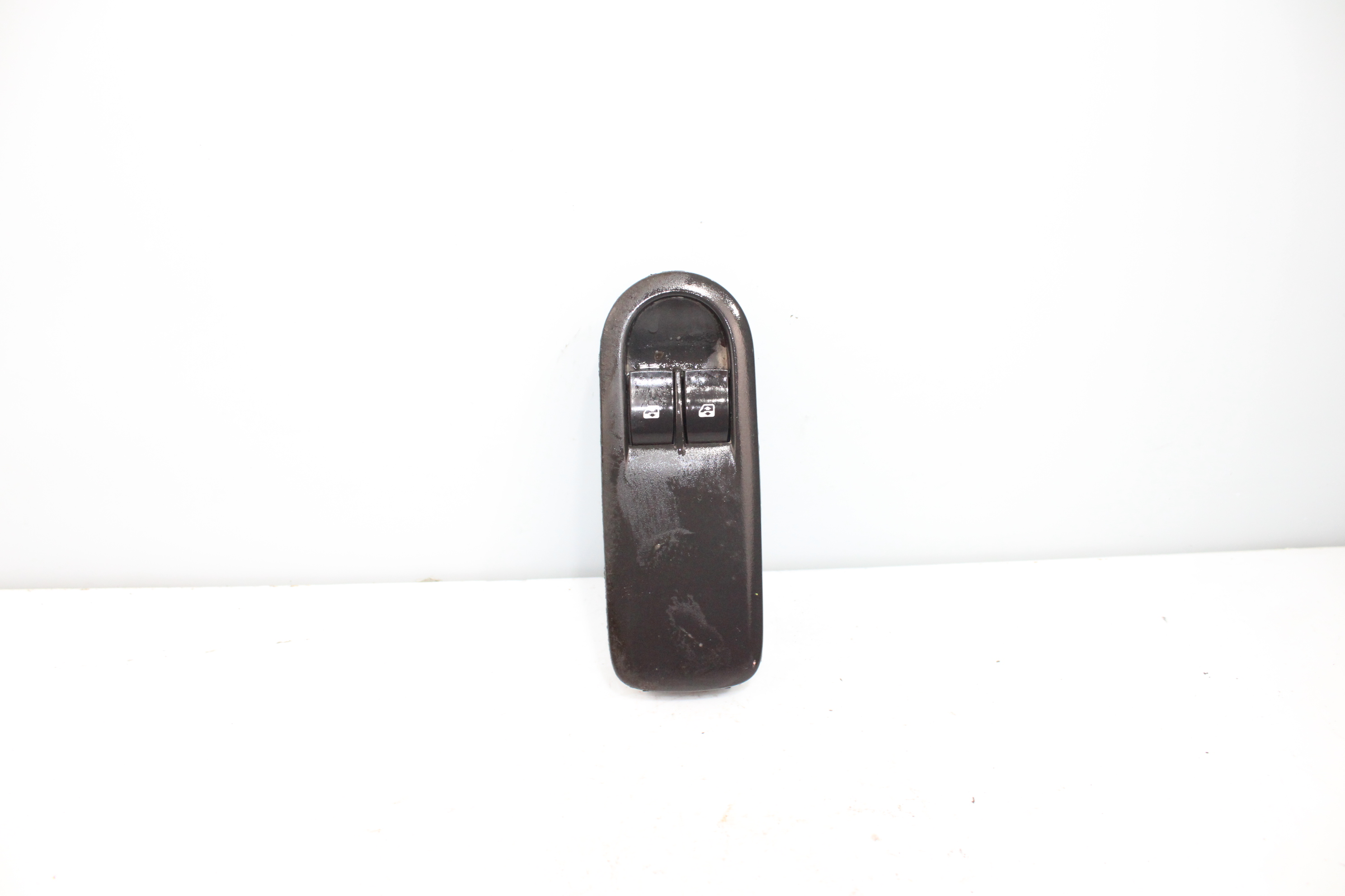 RENAULT Megane 2 generation (2002-2012) Front Right Door Window Switch 156018090 22635923