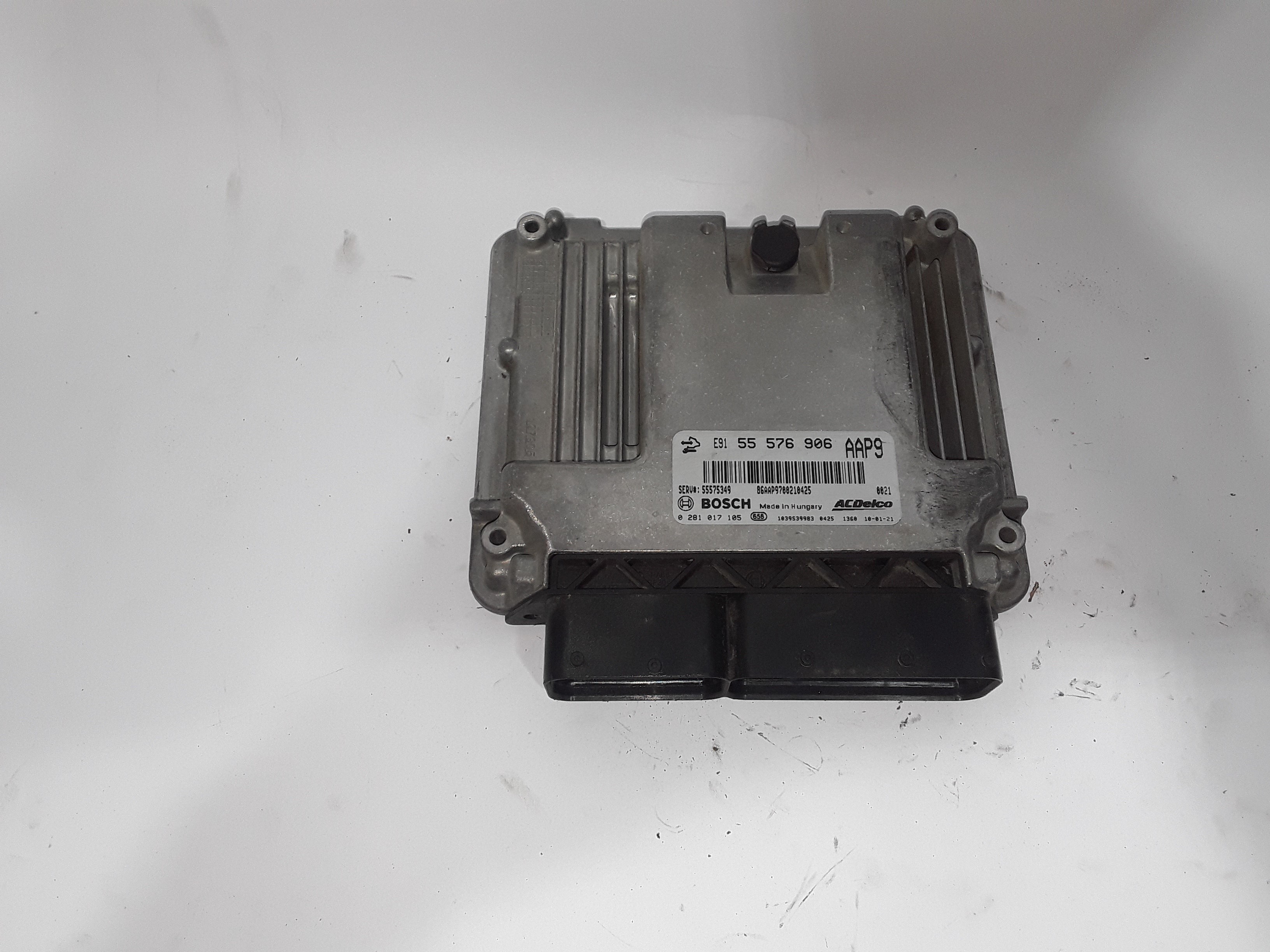 OPEL Insignia A (2008-2016) Engine Control Unit ECU 55576906, 0281017105 19307598