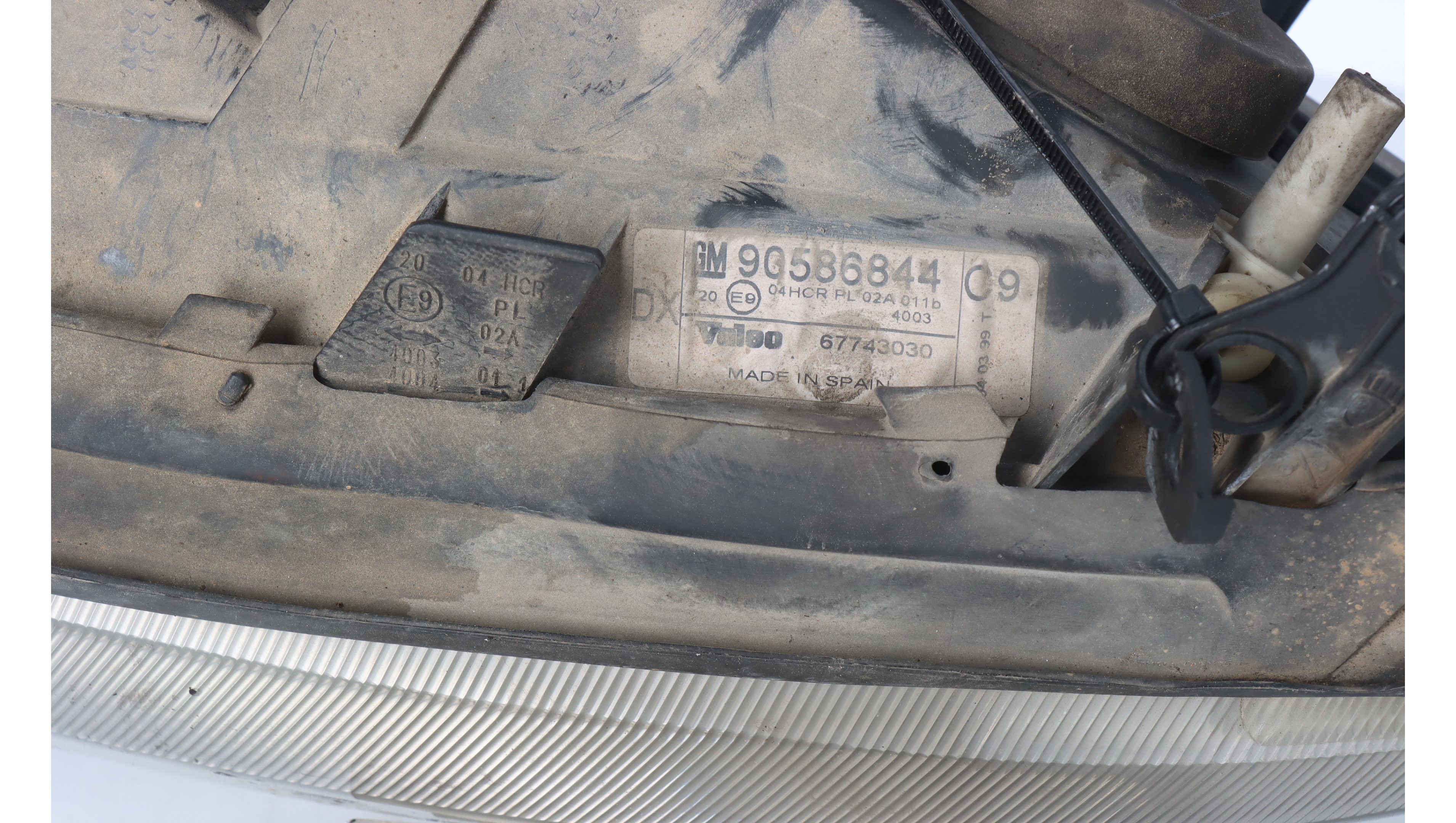 Faro izquierdo 90586844 de Opel Vectra b hatchback (j96) 1995-2002 - pieza usada