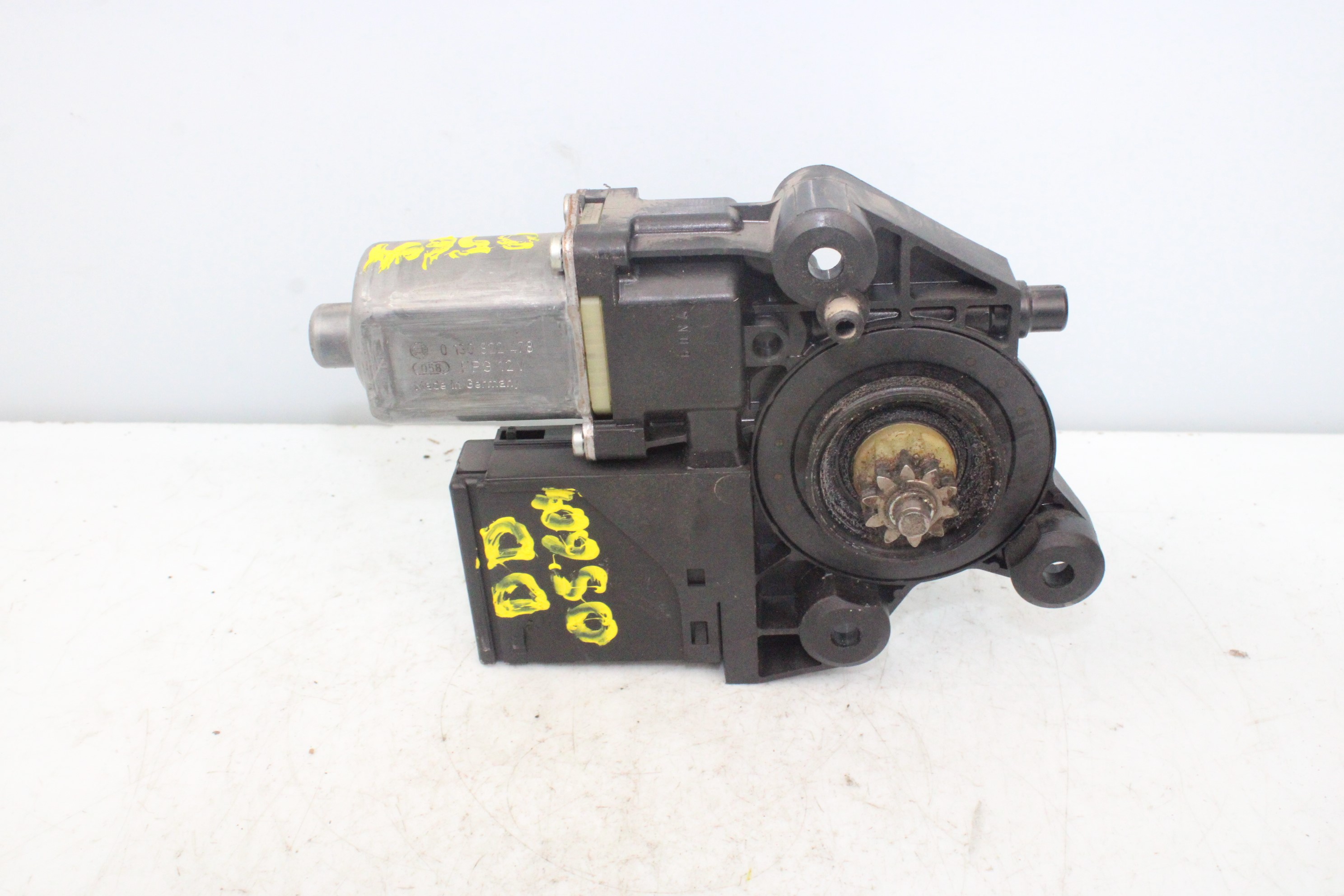 RENAULT Megane 3 generation (2008-2020) Front Right Door Window Control Motor 807300004R 25177803