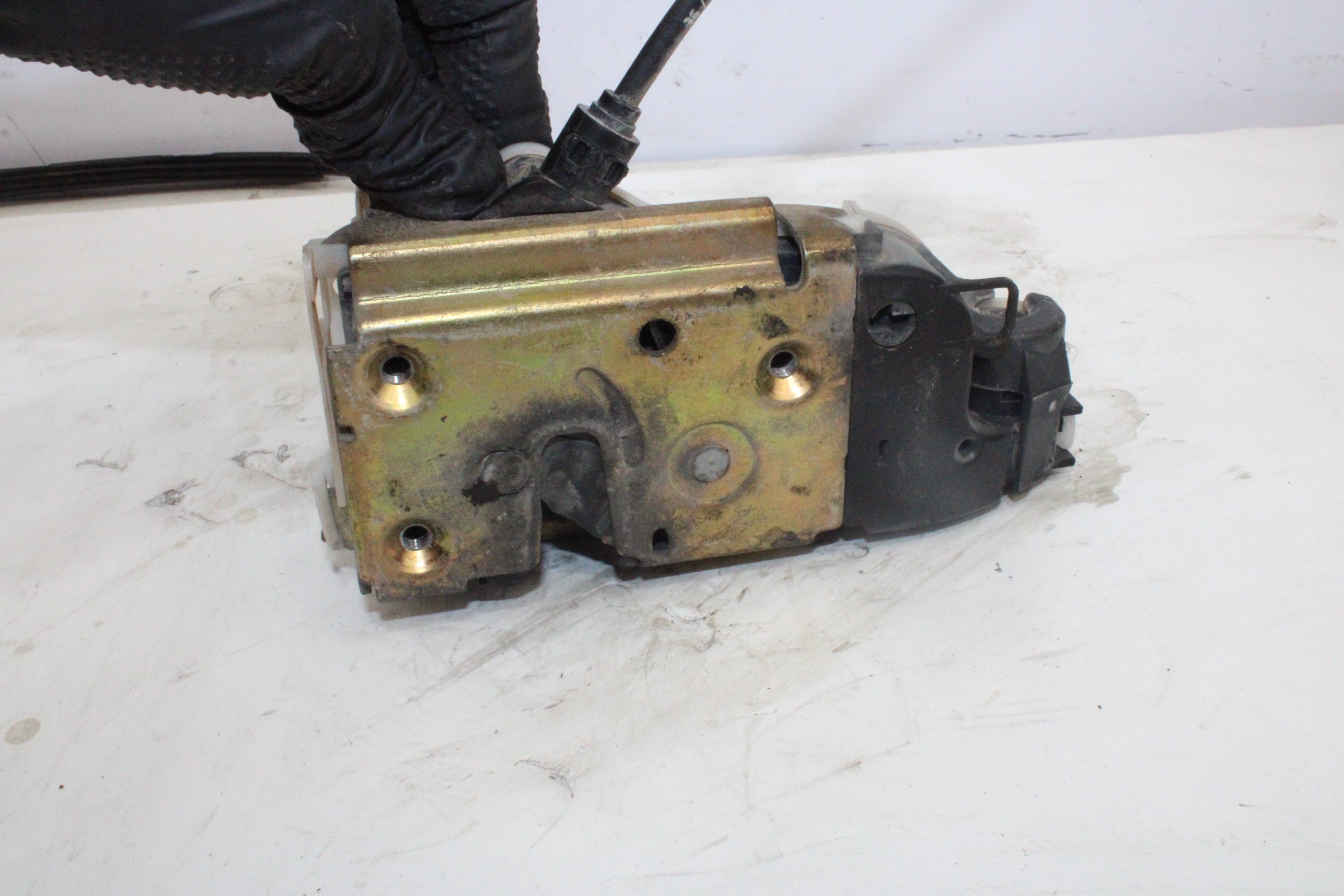 Fecho da porta frente esquerda 46982980 de Citroen C3 2002-2007 - pieza usada