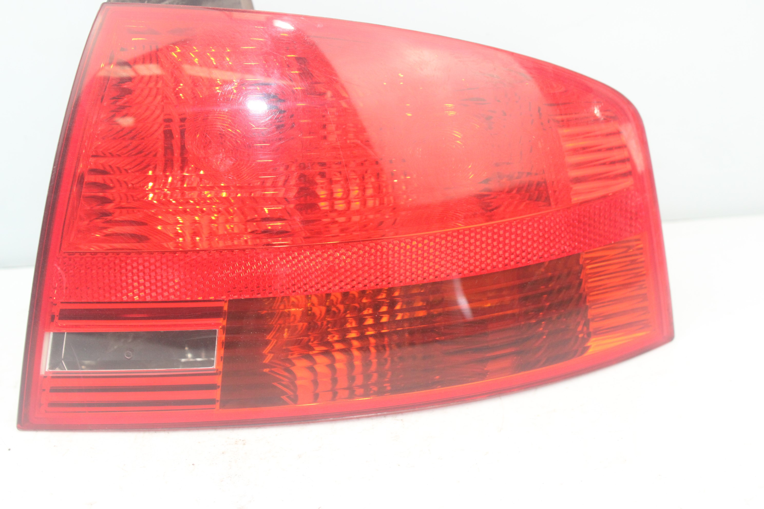 AUDI A4 B7/8E (2004-2008) Rear Right Taillight Lamp 8E5945096 24065632