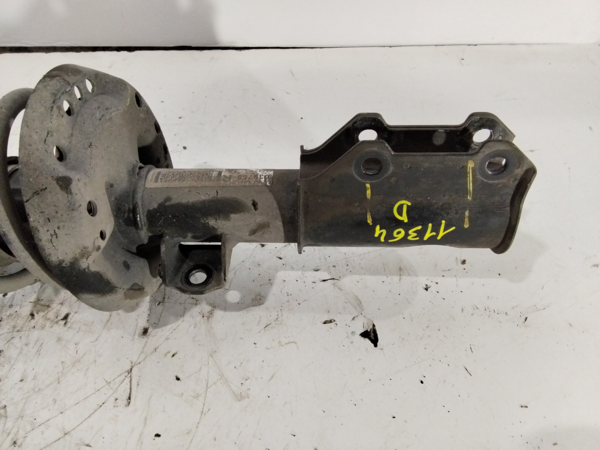 Amortiguador delantero derecho 13474018 de Opel Astra j sedán 2012-2015 - pieza usada