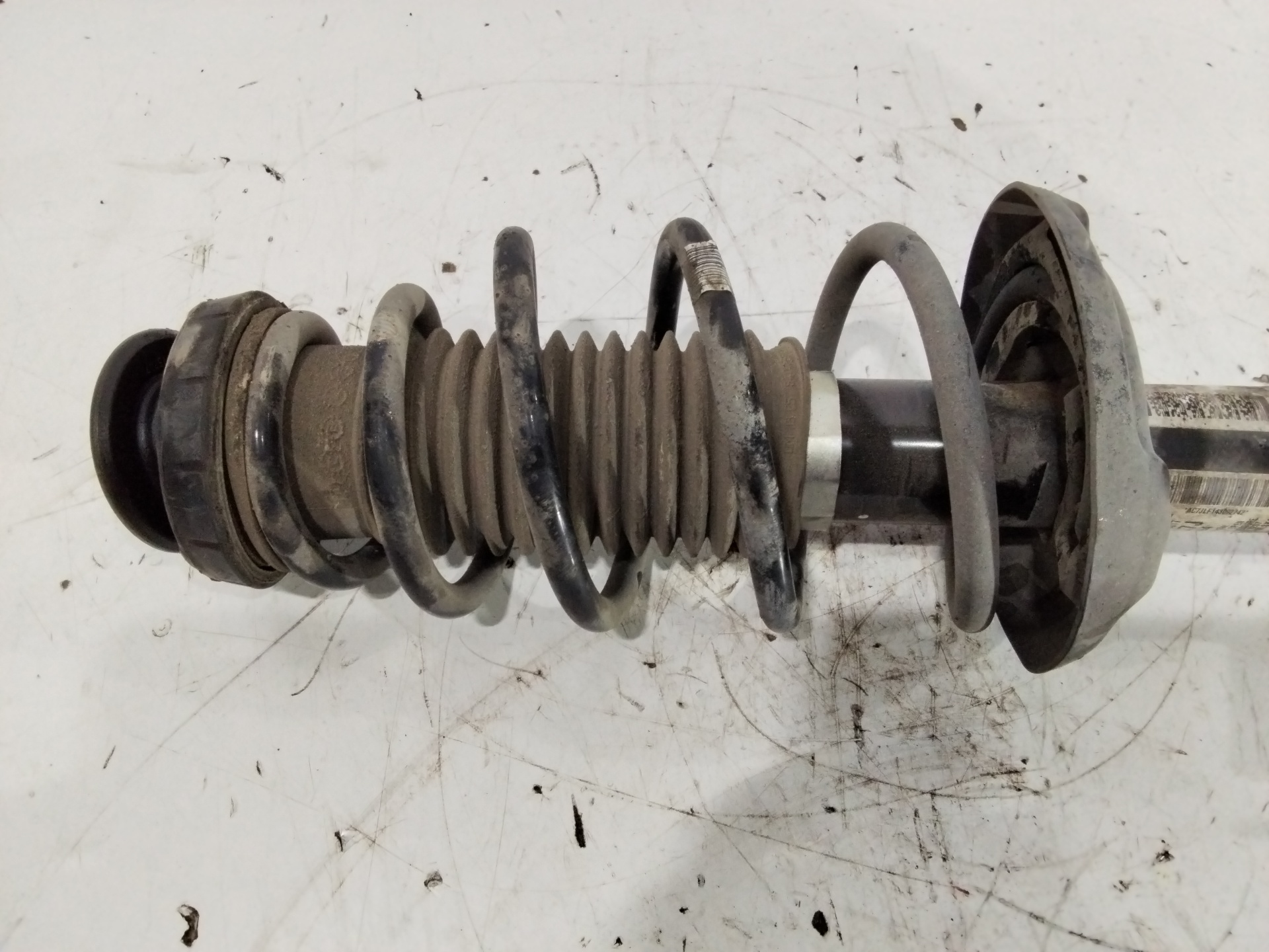 Amortecedor frente esquerdo 13474017 de Opel Astra j sedán 2012-2015