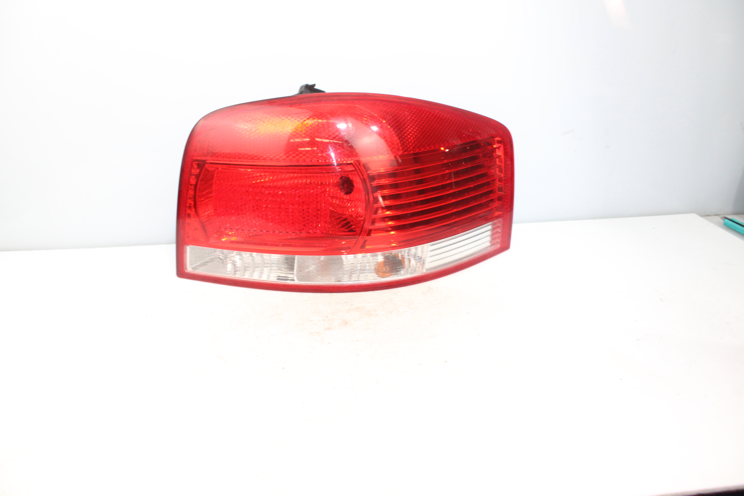 AUDI A2 8Z (1999-2005) Rear Right Taillight Lamp 8P0945096020S 22630173