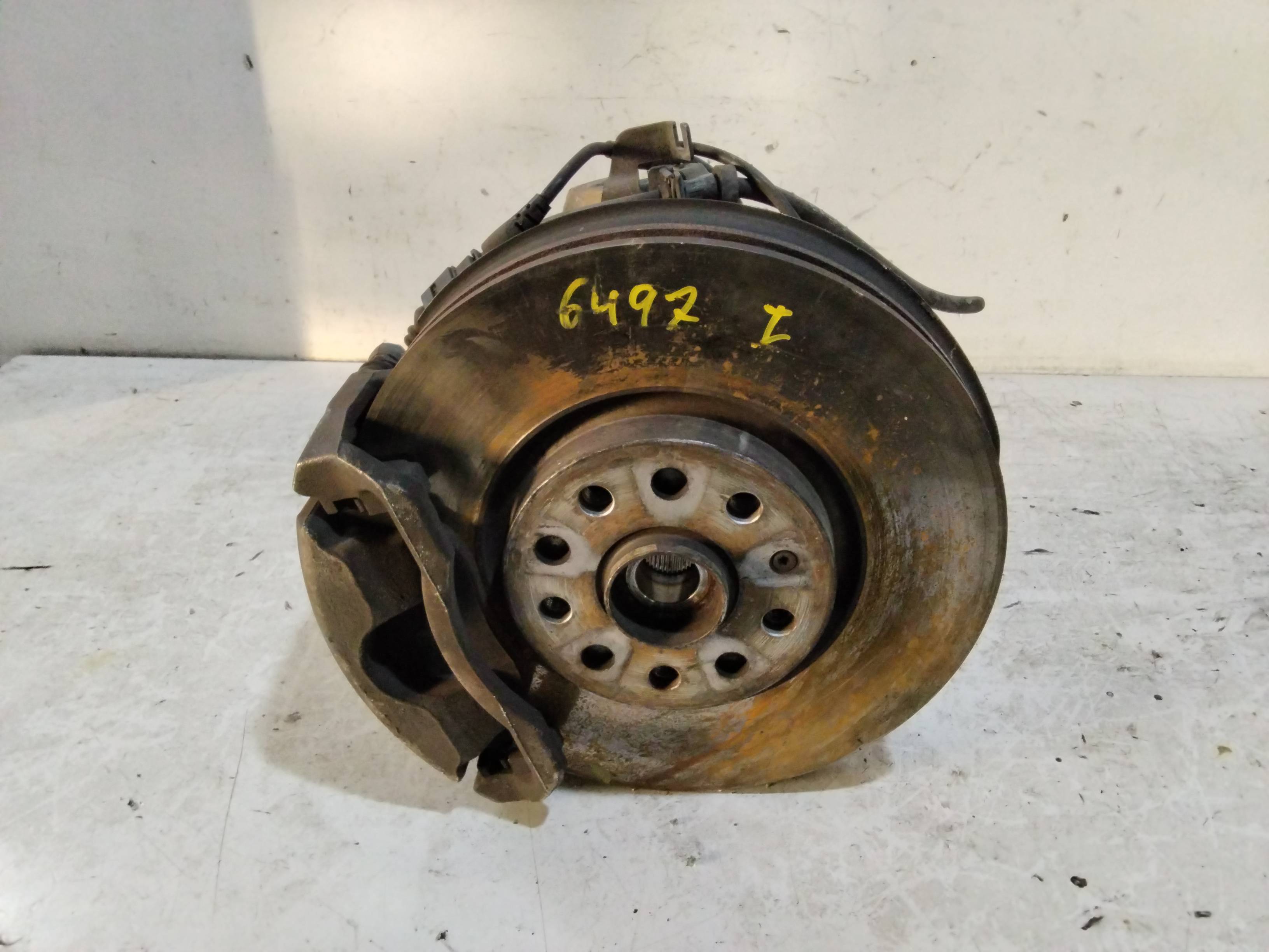 SEAT Alhambra 2 generation (2010-2021) Front Left Wheel Hub NOREF 25796387