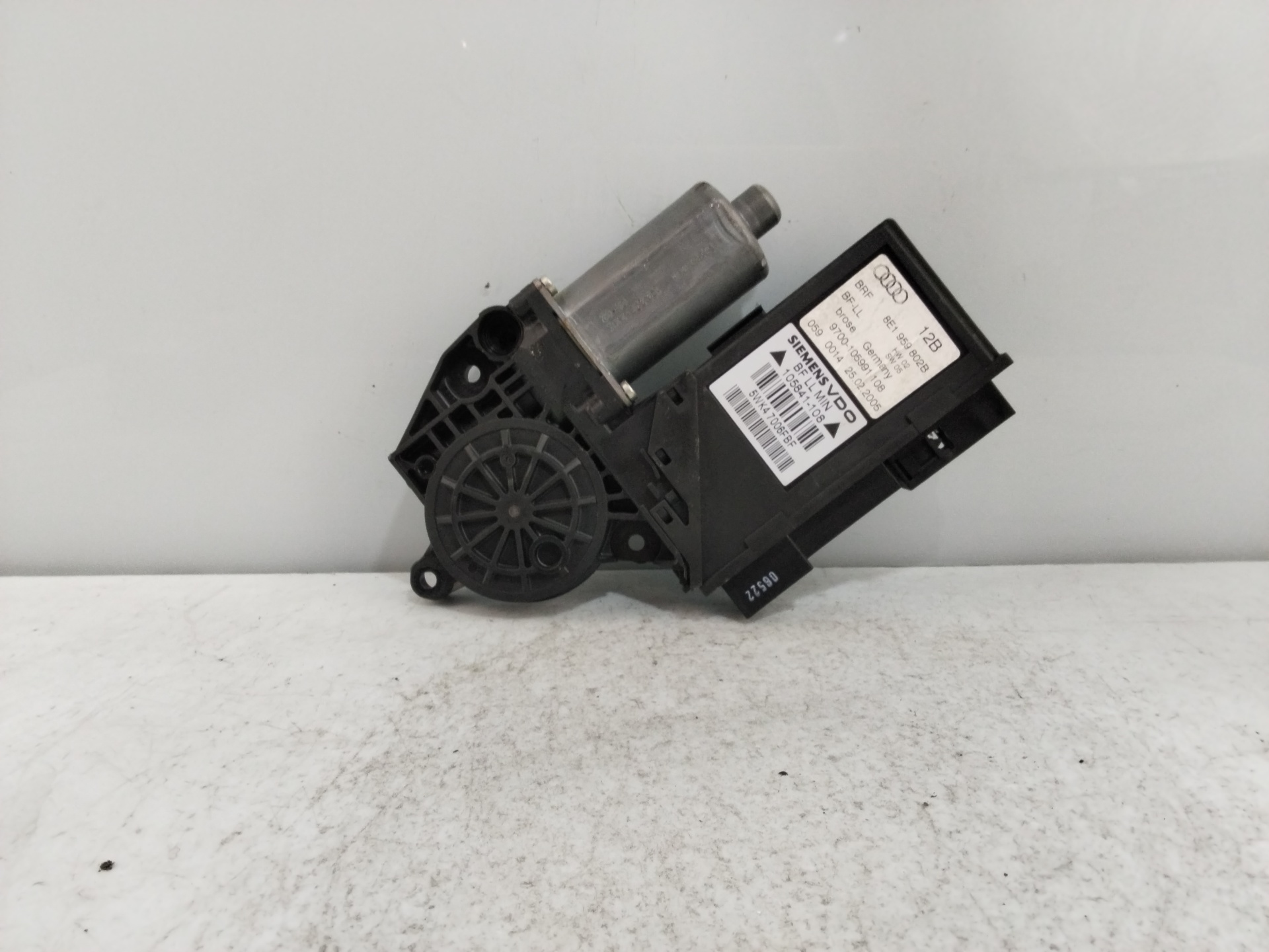 AUDI A4 B8/8K (2011-2016) Front Right Door Window Control Motor 8E1959802 25618177