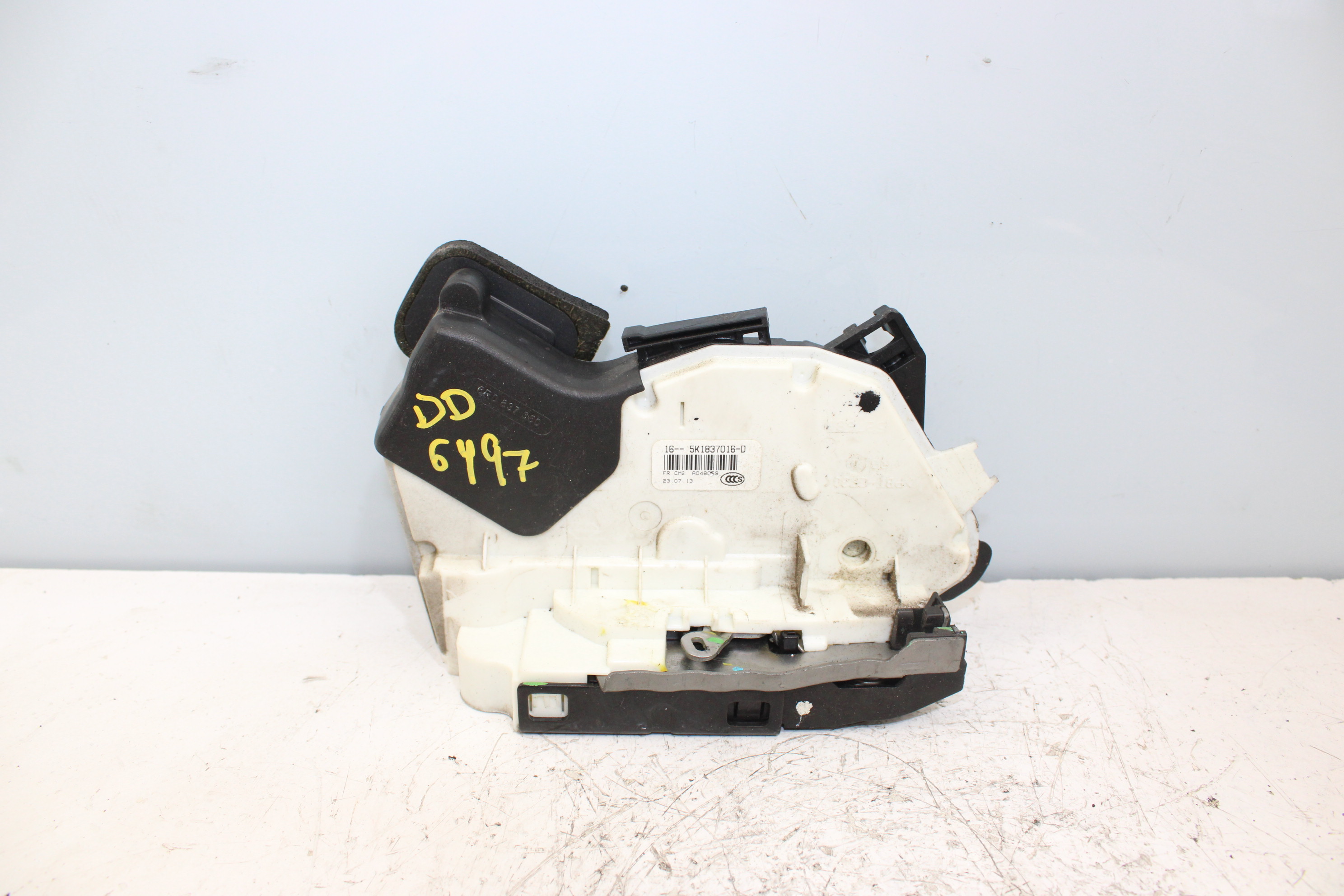 SEAT Alhambra 2 generation (2010-2021) Front Right Door Lock 5K1837016D 25355095