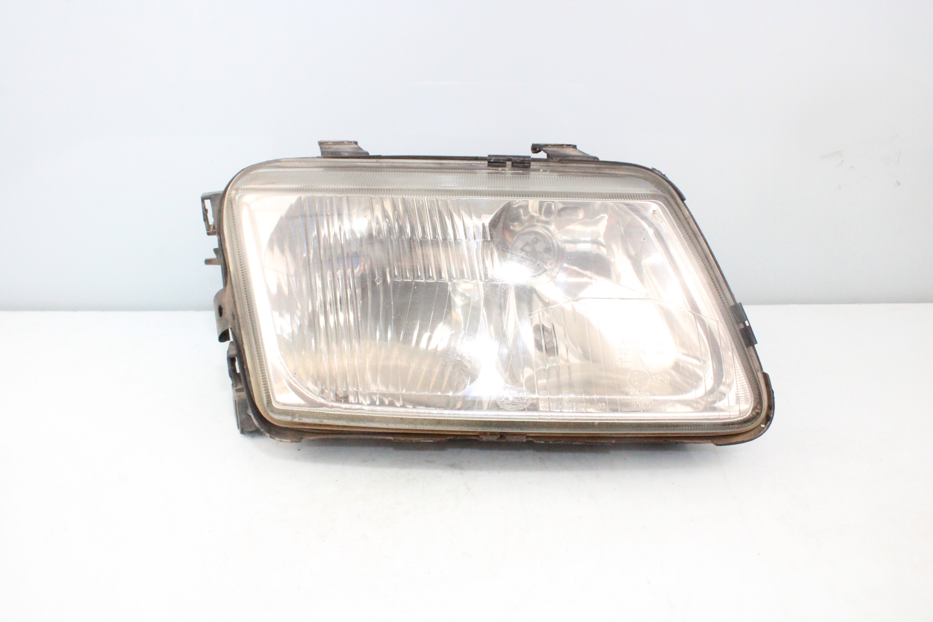 AUDI Spider 916 (1995-2006) Front Right Headlight 96350600 23769901