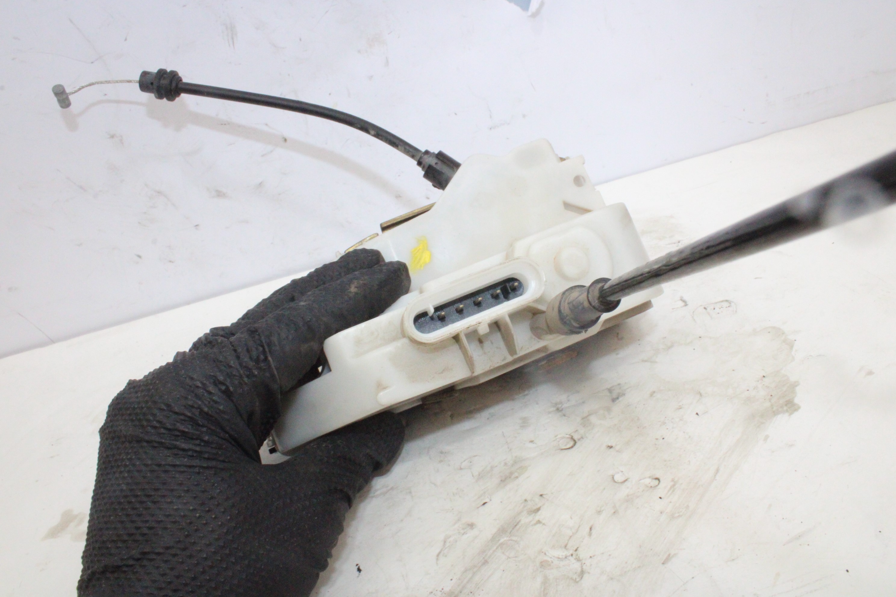Fecho da porta frente esquerda 46982980 de Citroen C3 2002-2007 - pieza usada