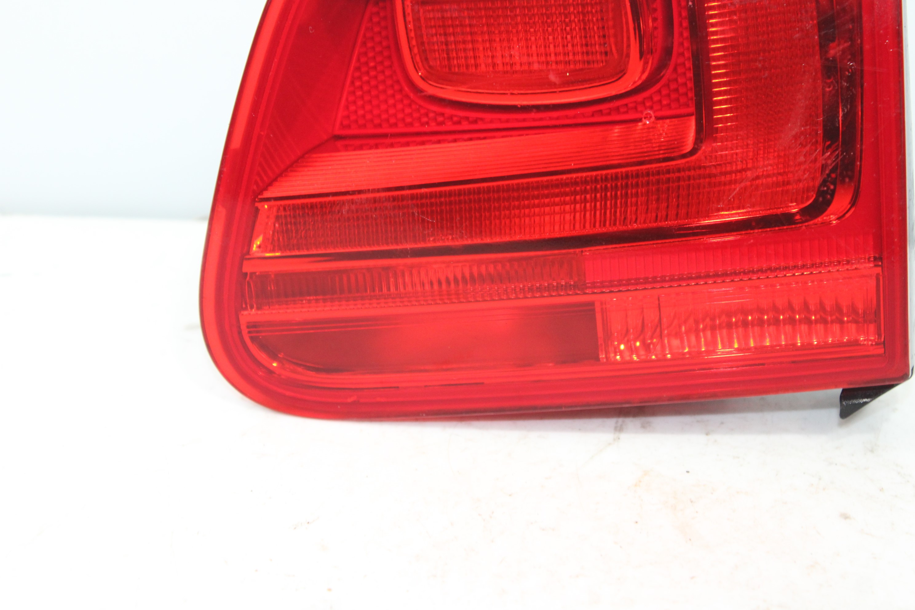 VOLKSWAGEN Tiguan 1 generation (2007-2017) Rear Right Taillight Lamp 5N0945310 25179039