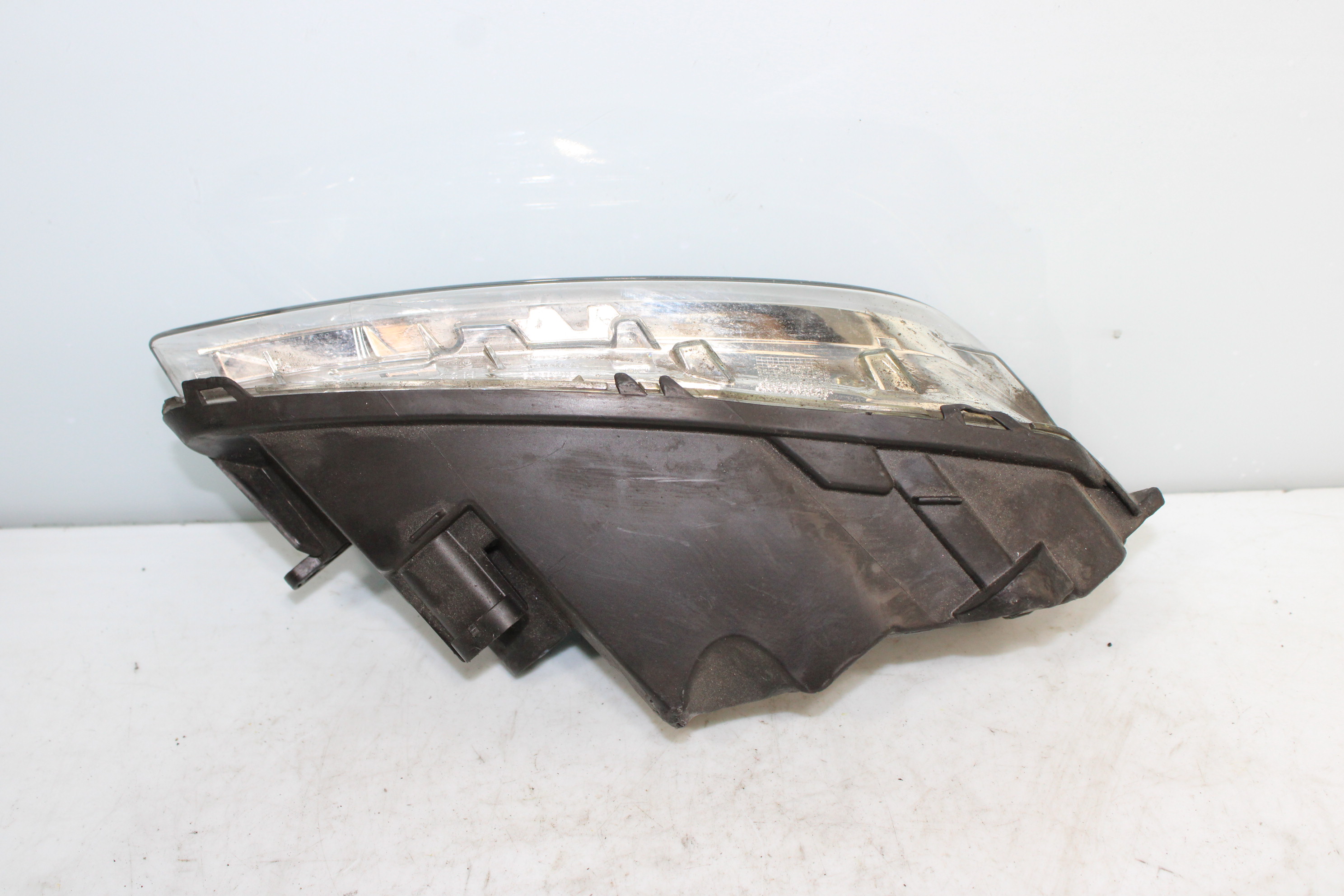 SEAT Alhambra 2 generation (2010-2021) Front Right Fog Light 5F0941702C 25191403