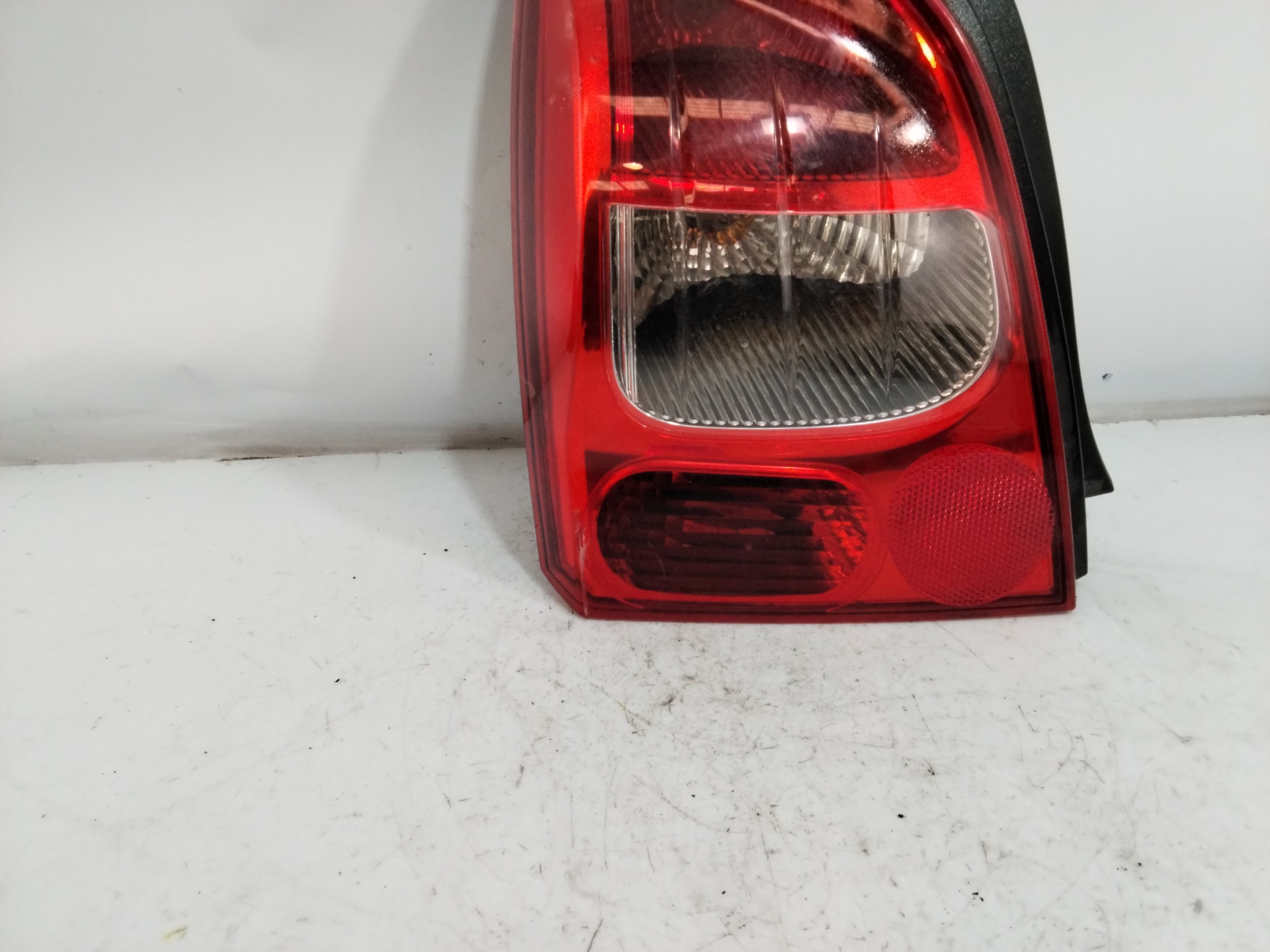 Pisca tras esquerdo 8200387888 de Renault Twingo 2007-2008 - pieza usada