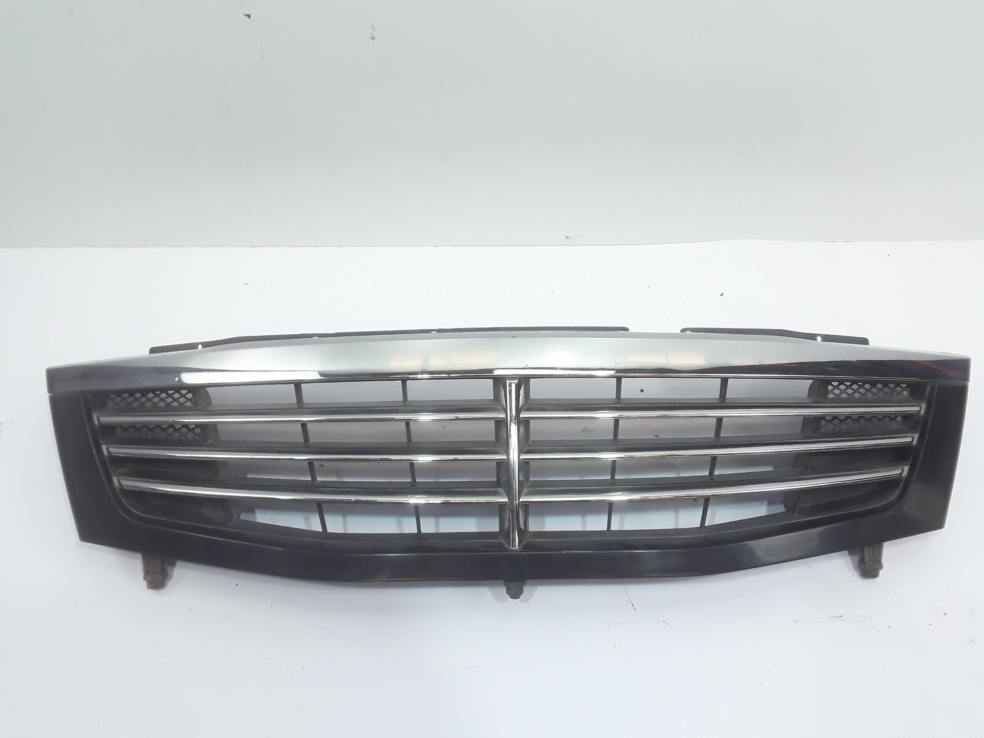 Rejilla delantera 7946008000 de Ssangyong Rexton 2003-2006