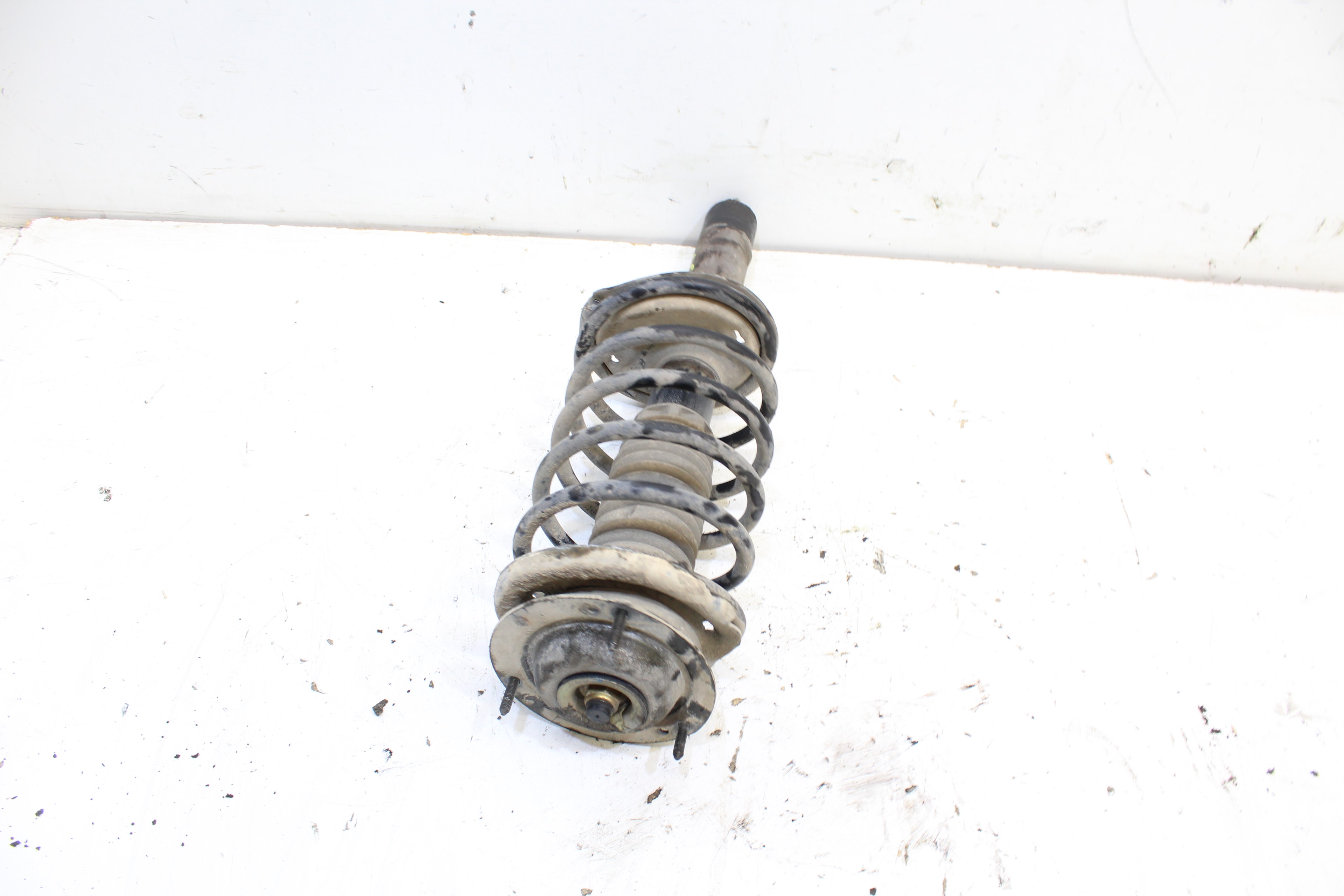 PEUGEOT 1 generation (2004-2011) Front Left Shock Absorber NOTIENEREF 23889138