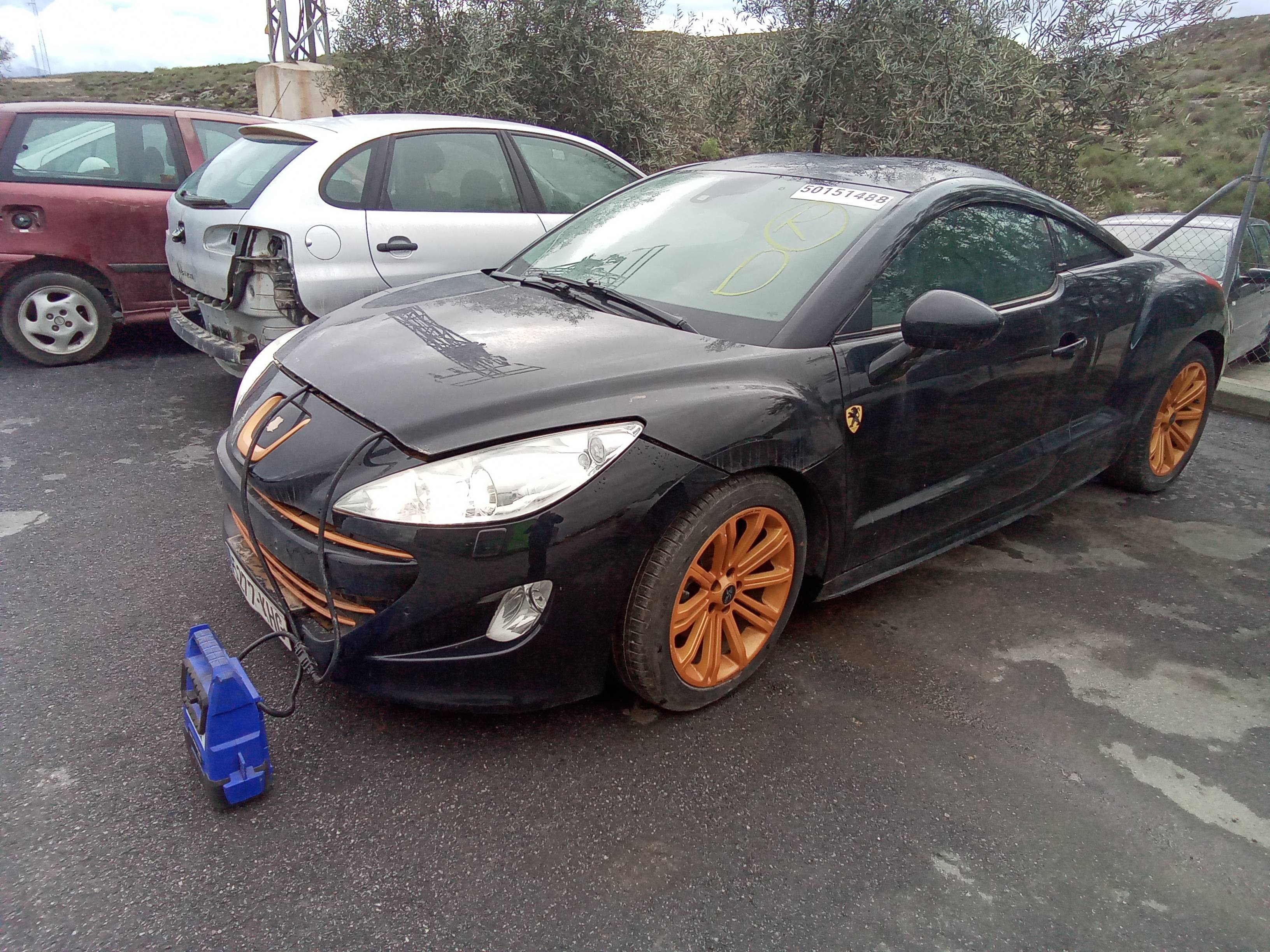 PEUGEOT RCZ 1 generation (2010-2014) Права передня дверцята 26030823