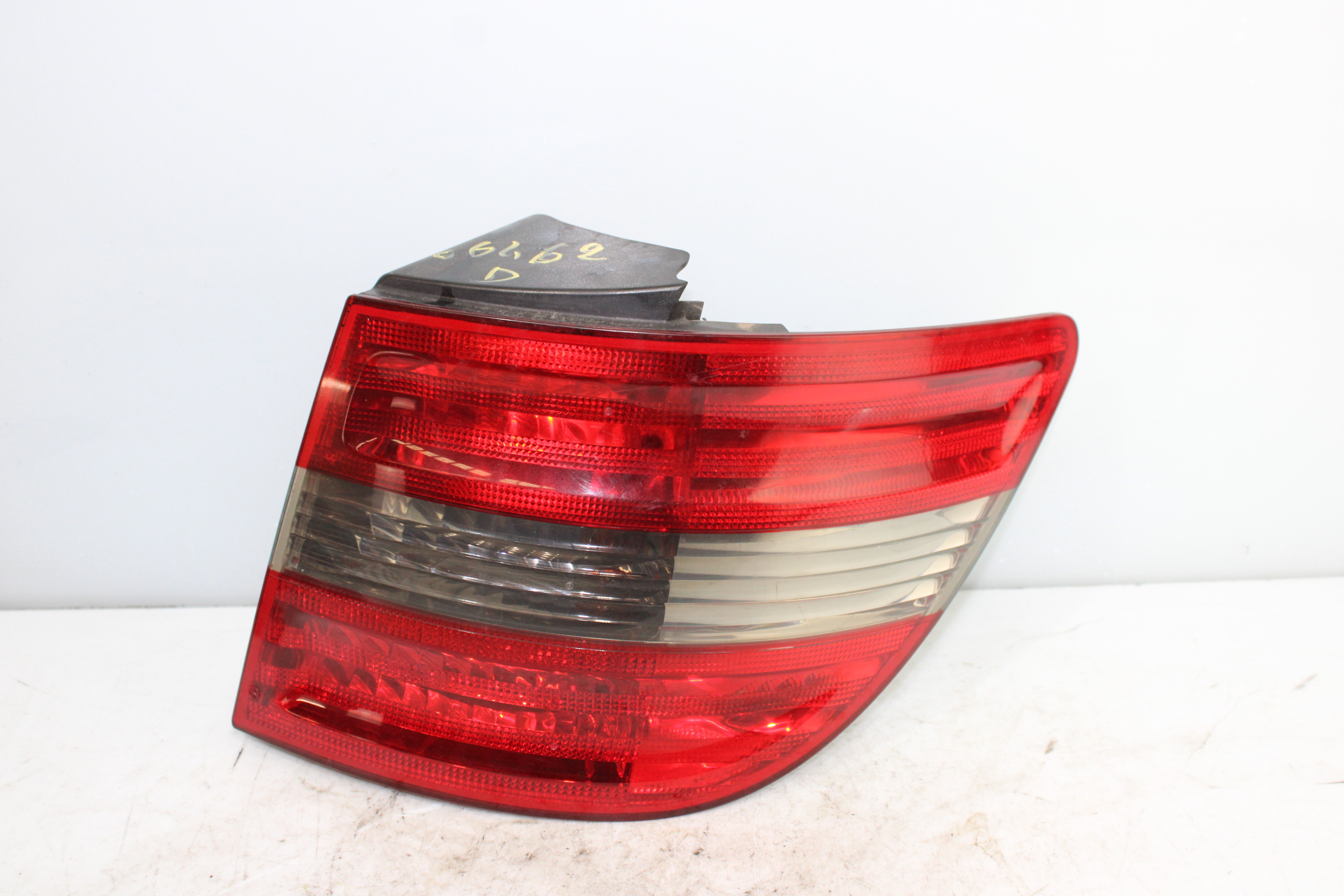 CHEVROLET Rear Right Taillight Lamp A1698200377 25384871