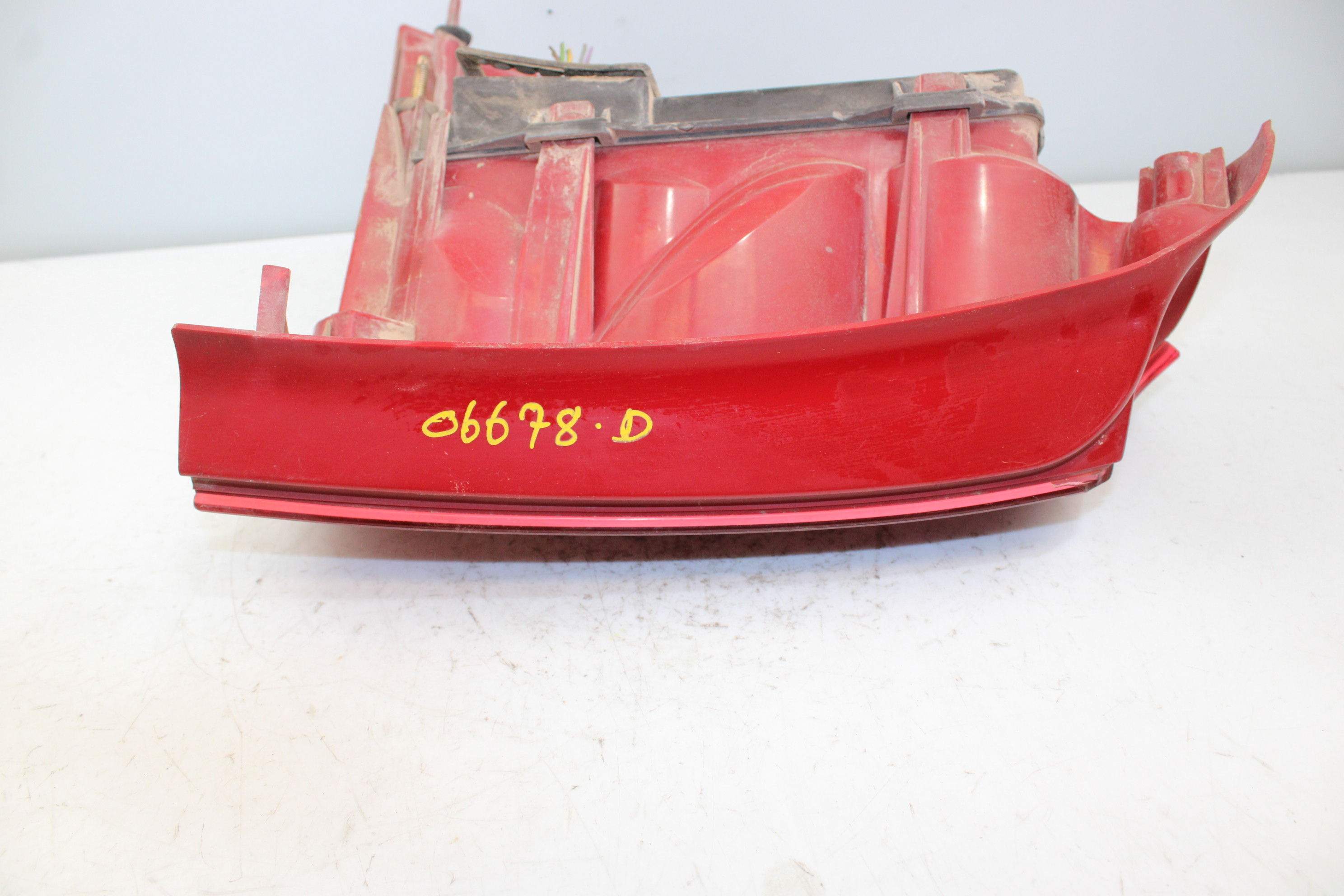 IVECO 307 1 generation (2001-2008) Rear Right Taillight Lamp NOTIENEREFERENCIA 25267350