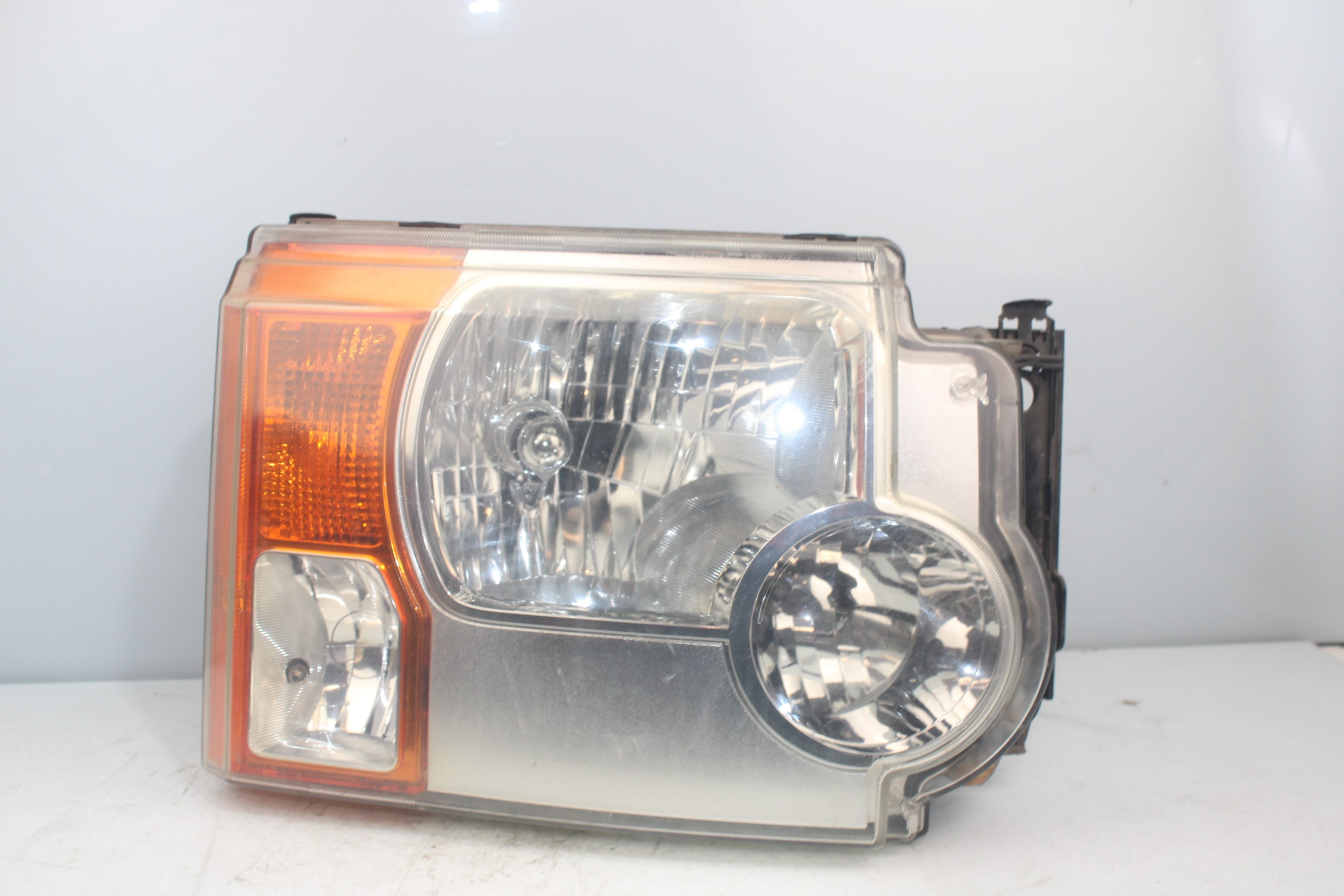 LAND ROVER Discovery 3 generation (2004-2009) Front Right Headlight XBC001062 25188264