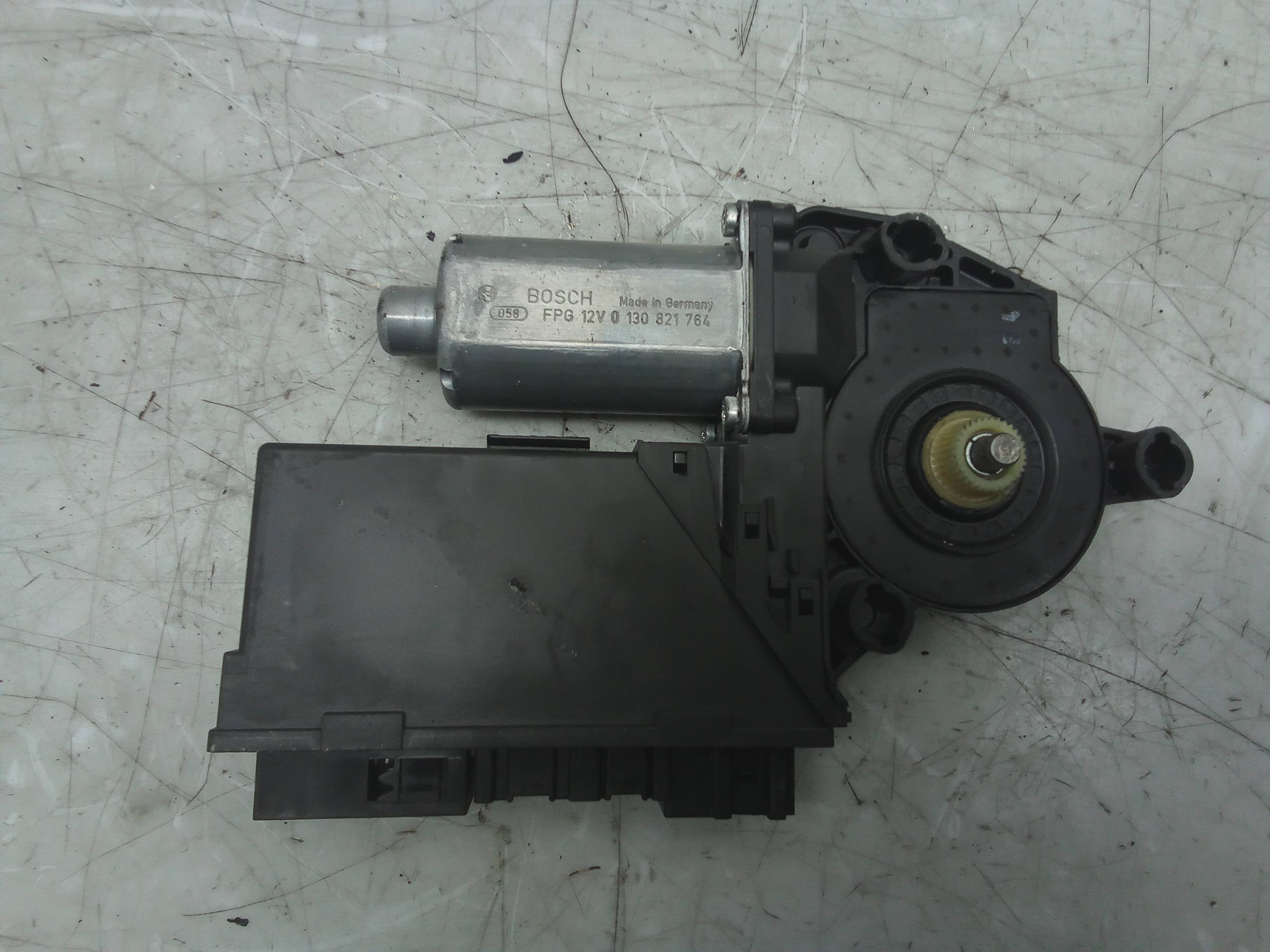 VOLKSWAGEN Touareg 1 generation (2002-2010) Front Left Door Window Regulator Motor 130821764 19212987