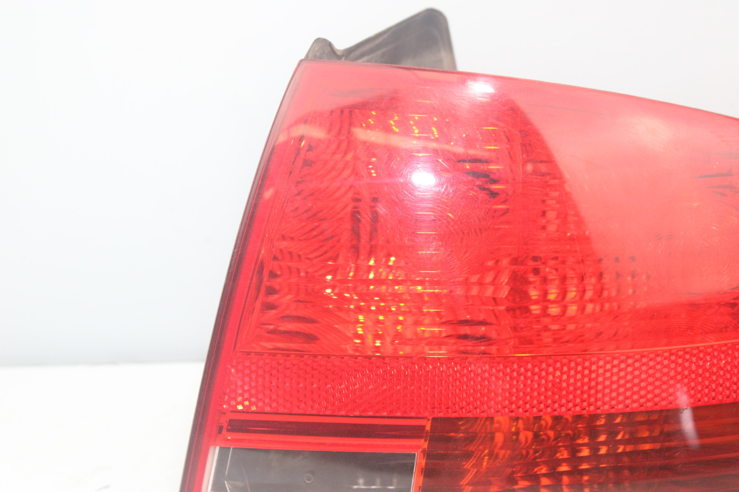 AUDI A4 B7/8E (2004-2008) Rear Right Taillight Lamp 8E5945096 24065632