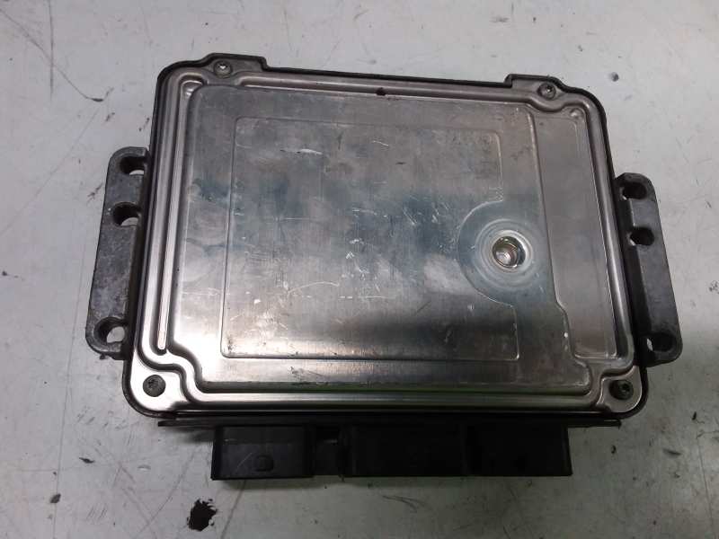 Switchboard engine uce 0281011089 de Peugeot 206 hatchback (2a/c) 1998-0 - pieza usada