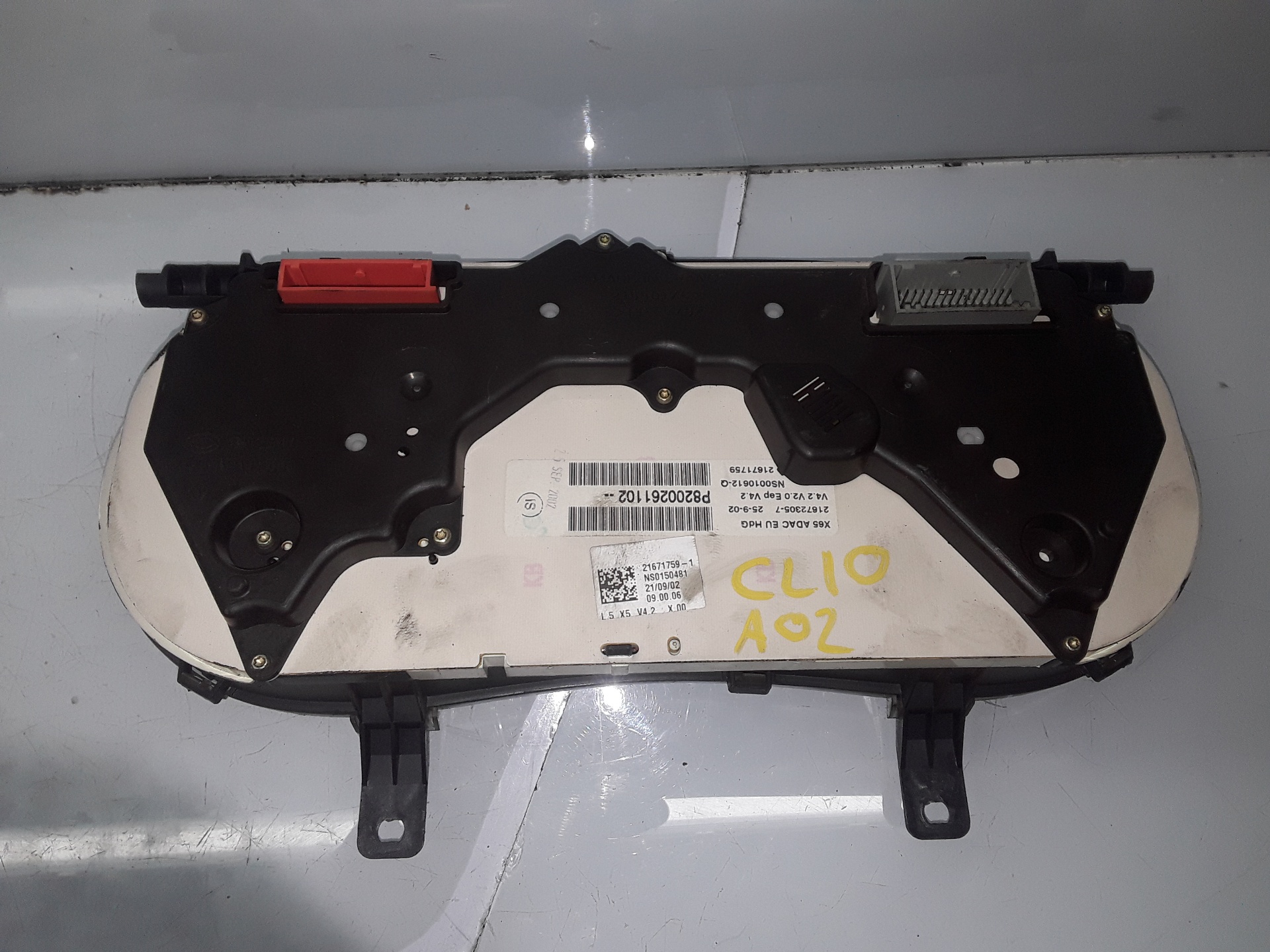 Cuadro de instrumentos P8200261102 de Renault Clio ii (bb_, cb_) 2004-0 - pieza usada