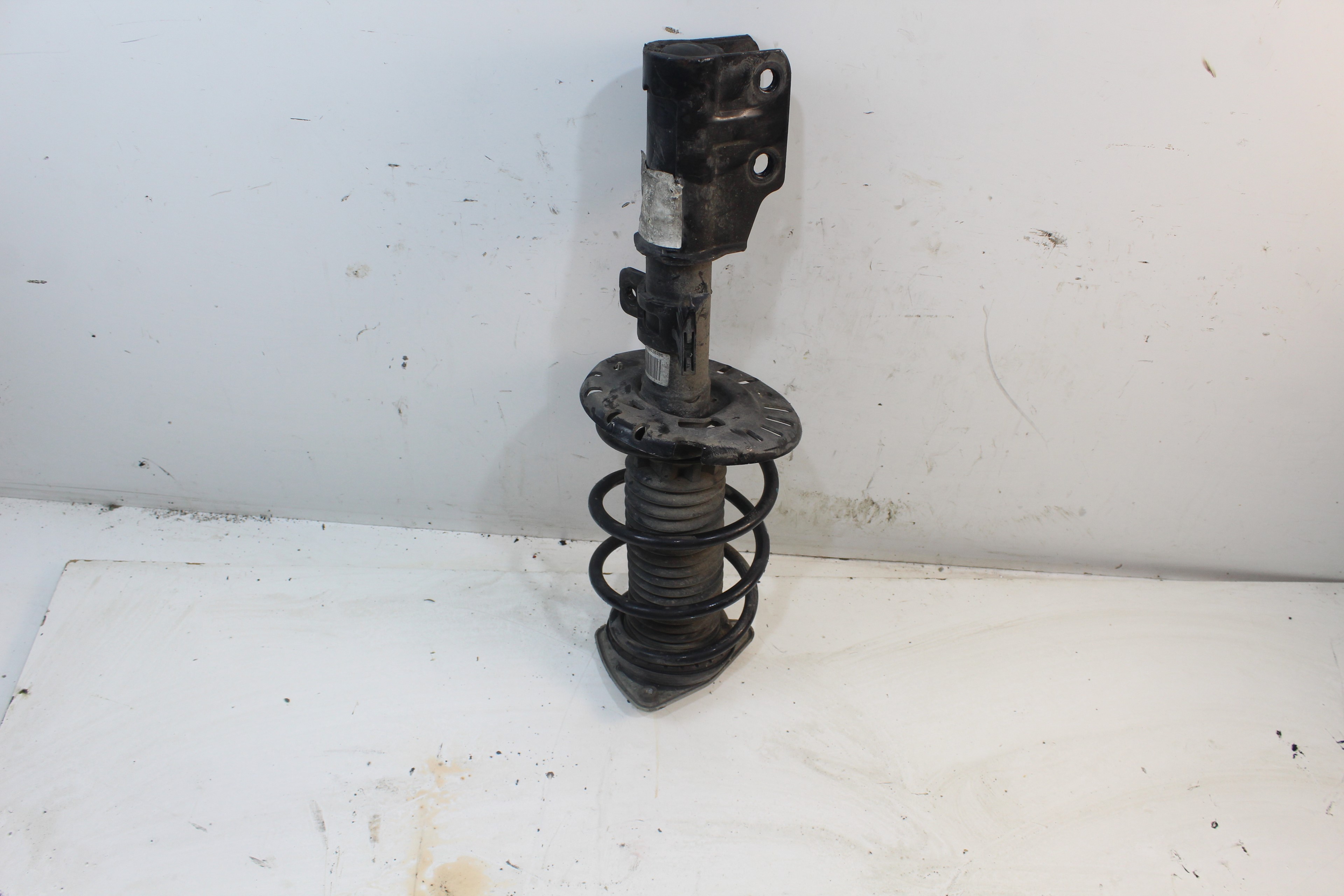 PEUGEOT 3008 2 generation (2017-2023) Front Left Shock Absorber 9819718680 25180977