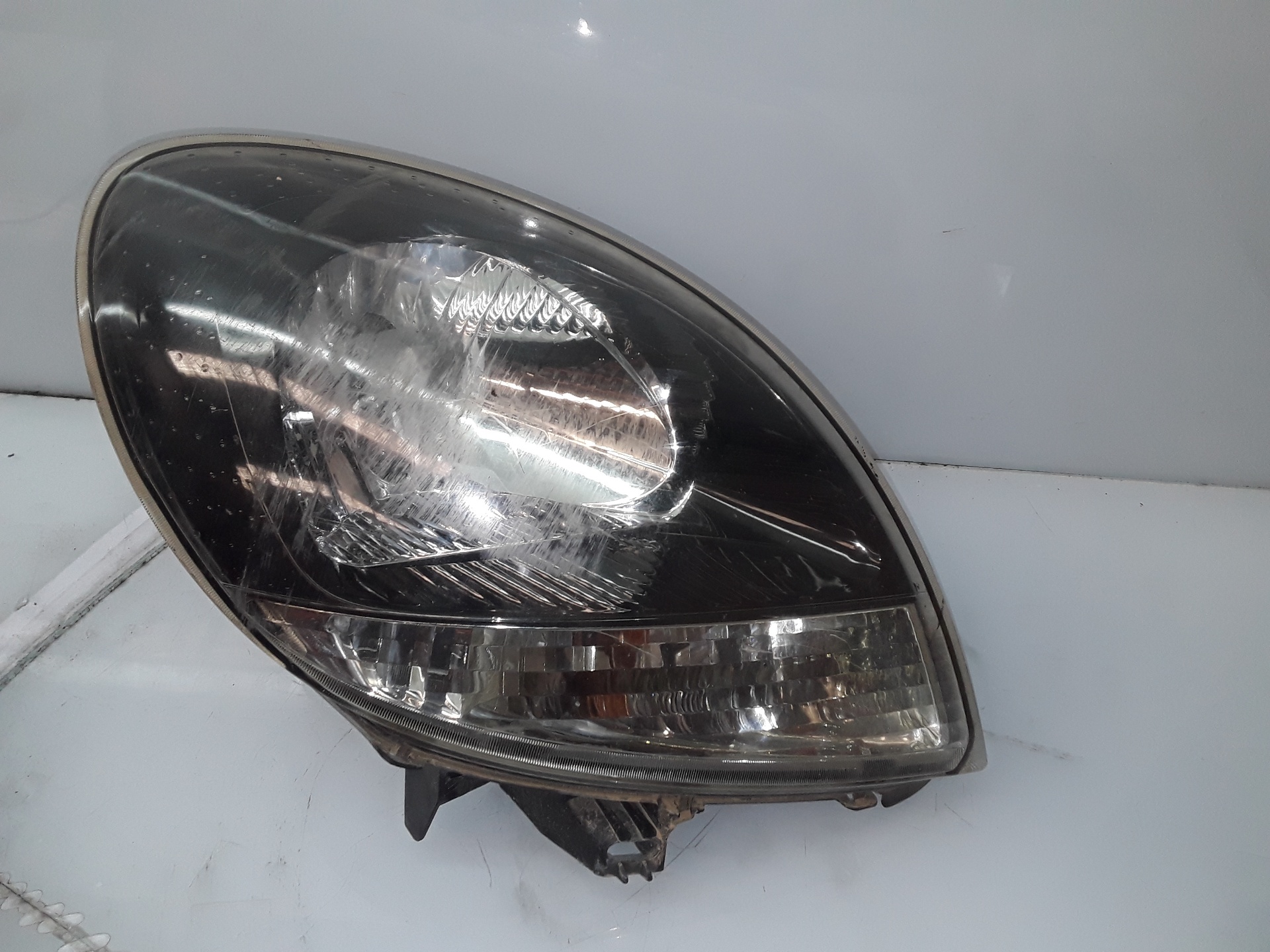 Faro derecho 8200444260 de Renault Kangoo 2000-0